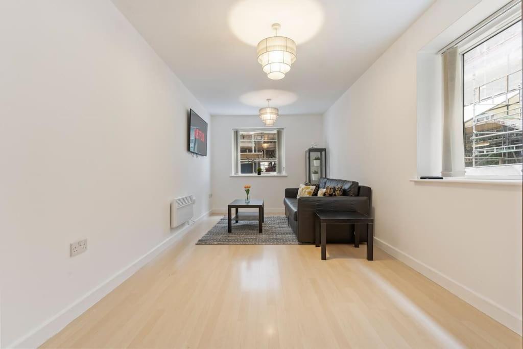 Luxury - Fast Wifi + Netflix Apartment Birmingham