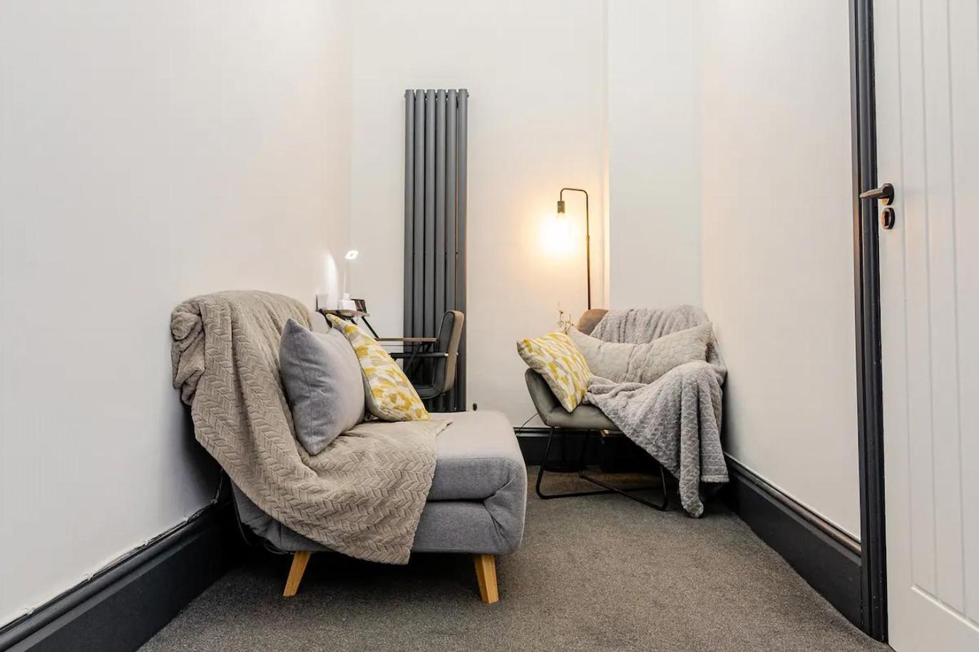 Captivating 2-bed In Apartment