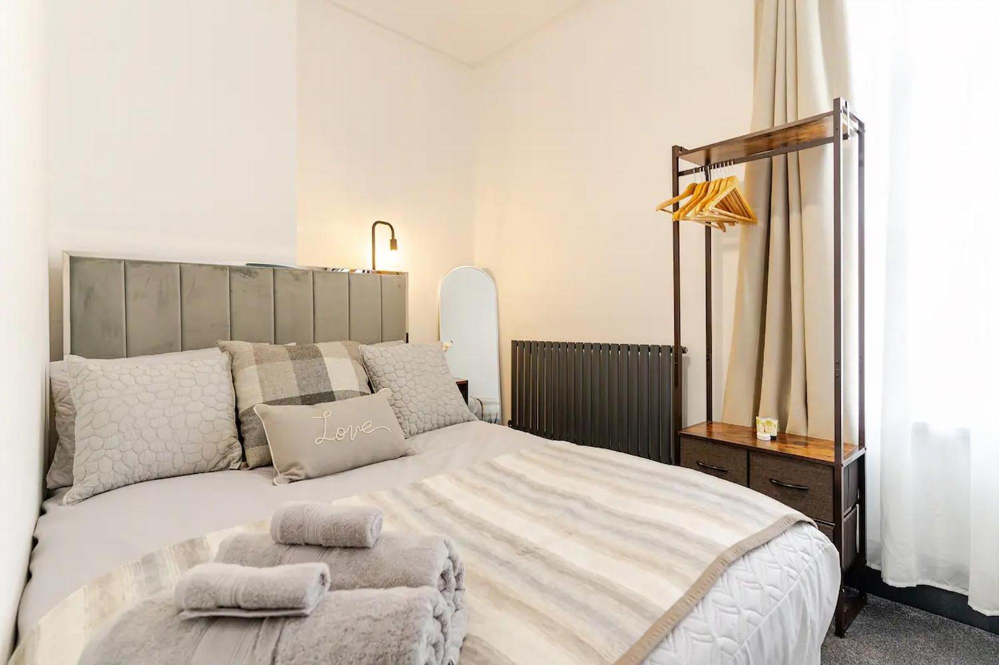 Apartment Captivating 2-bed In *