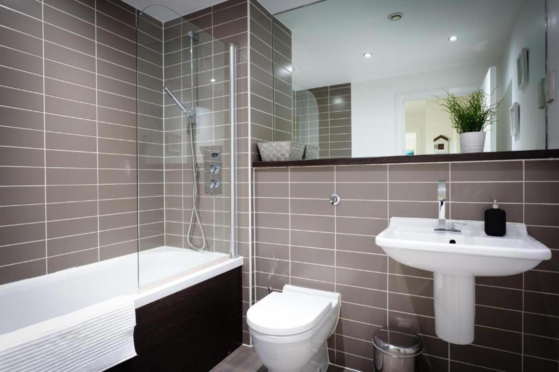 Centre-chinatown-business-leisure *