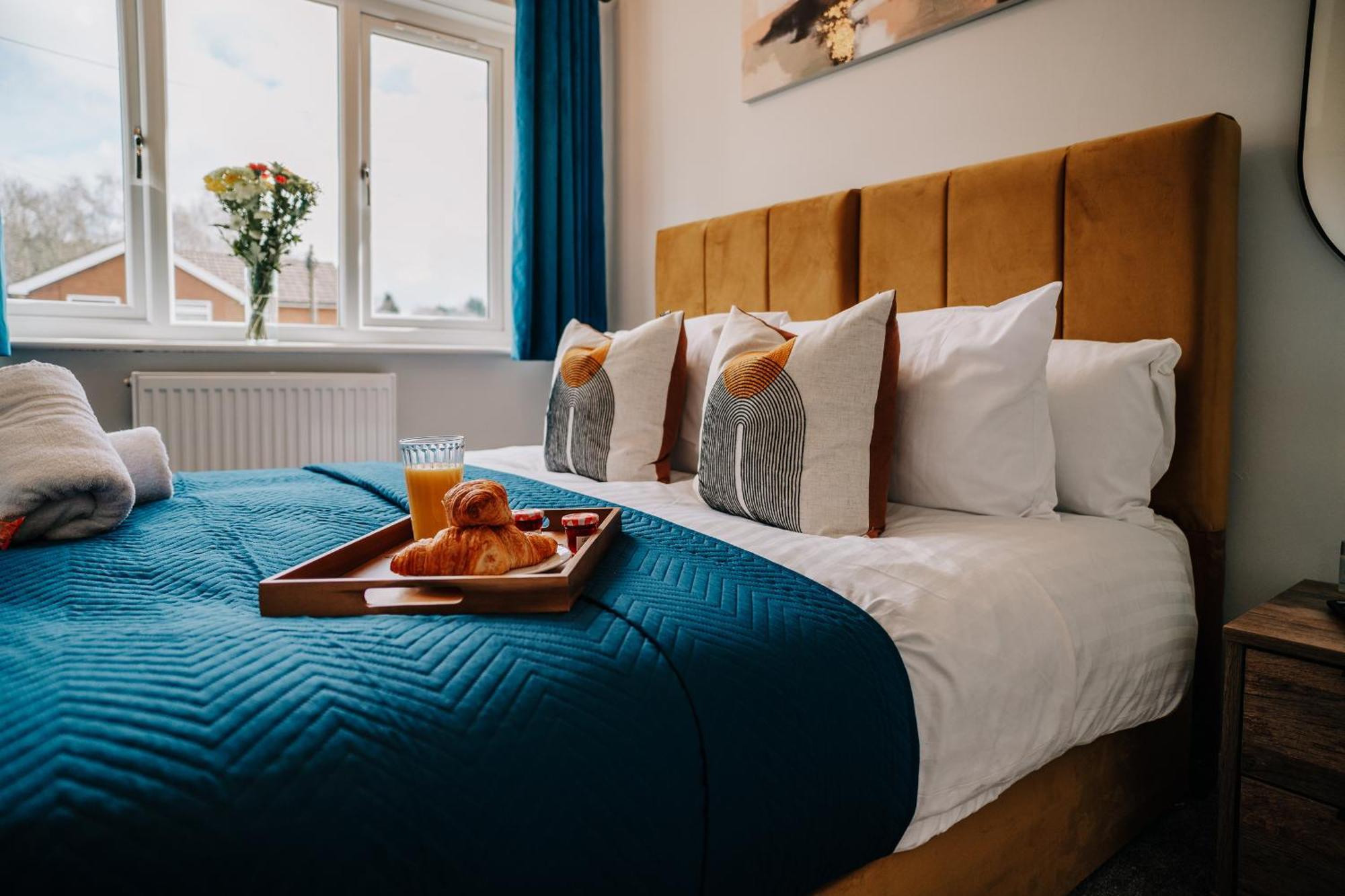 Homely, Close By, Fast Wifi Contractors Family, Garden Holiday home Birmingham