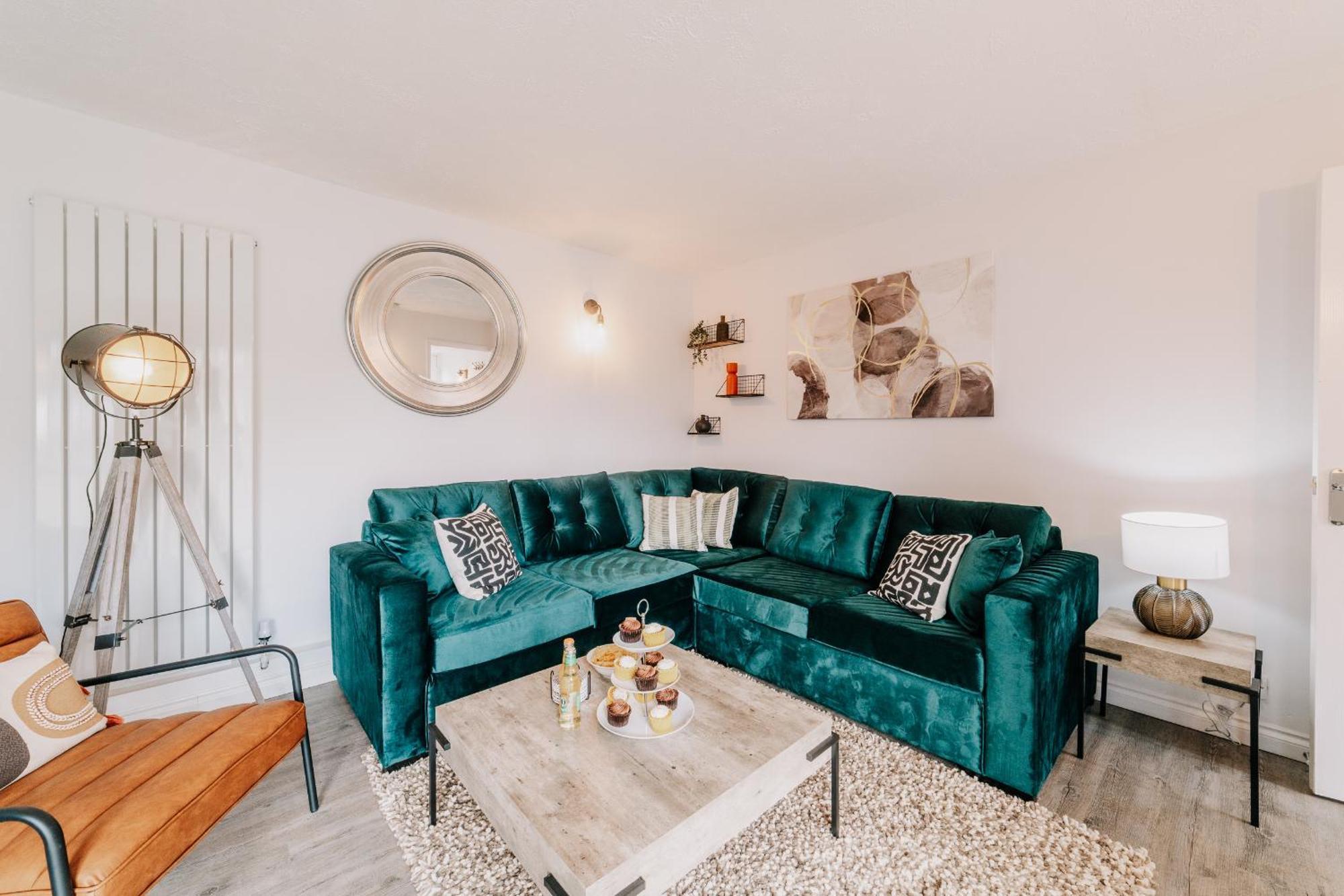 Homely, Close By, Fast Wifi Contractors Family, Garden Holiday home