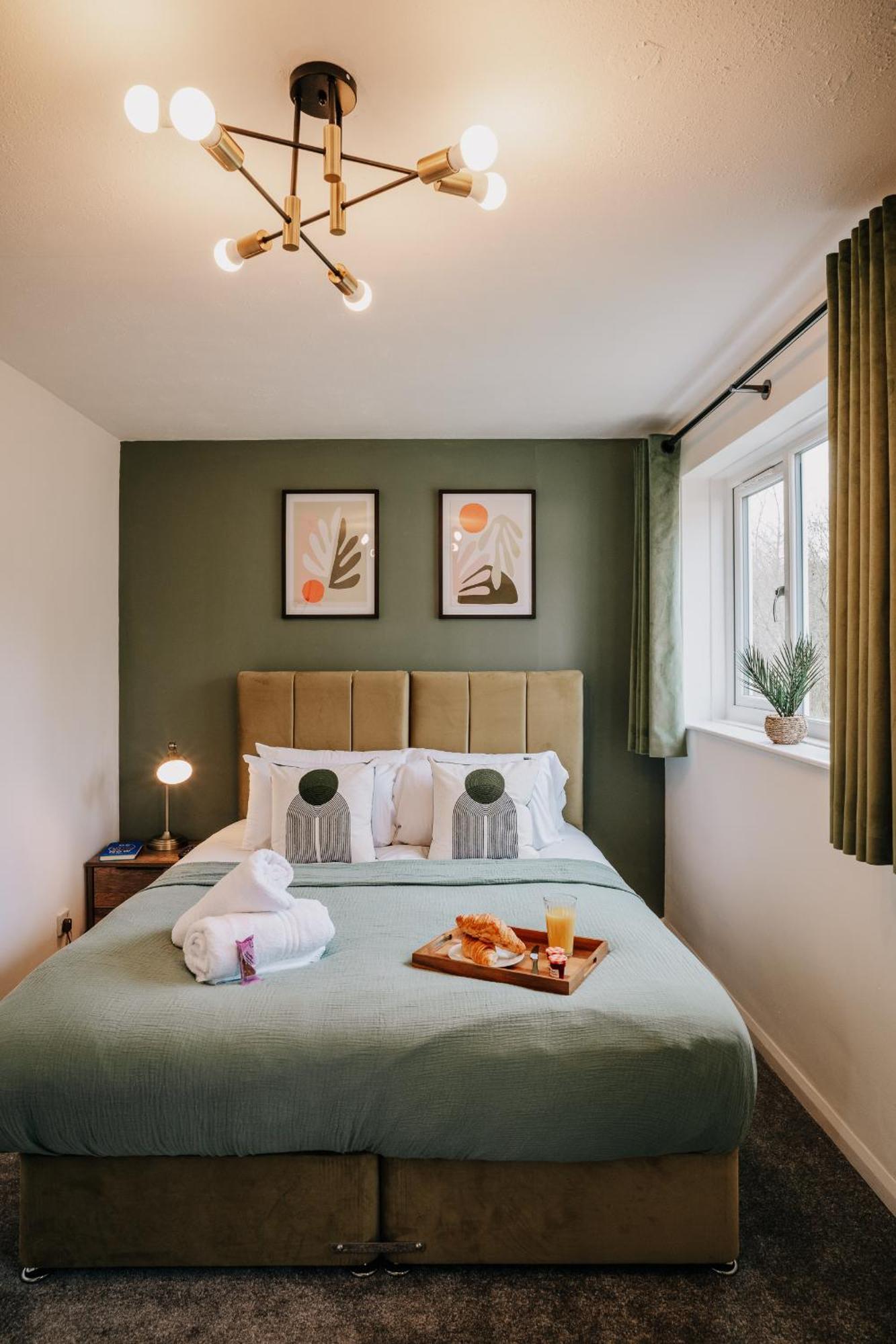 Homely, Close By, Fast Wifi Contractors Family, Garden Holiday home