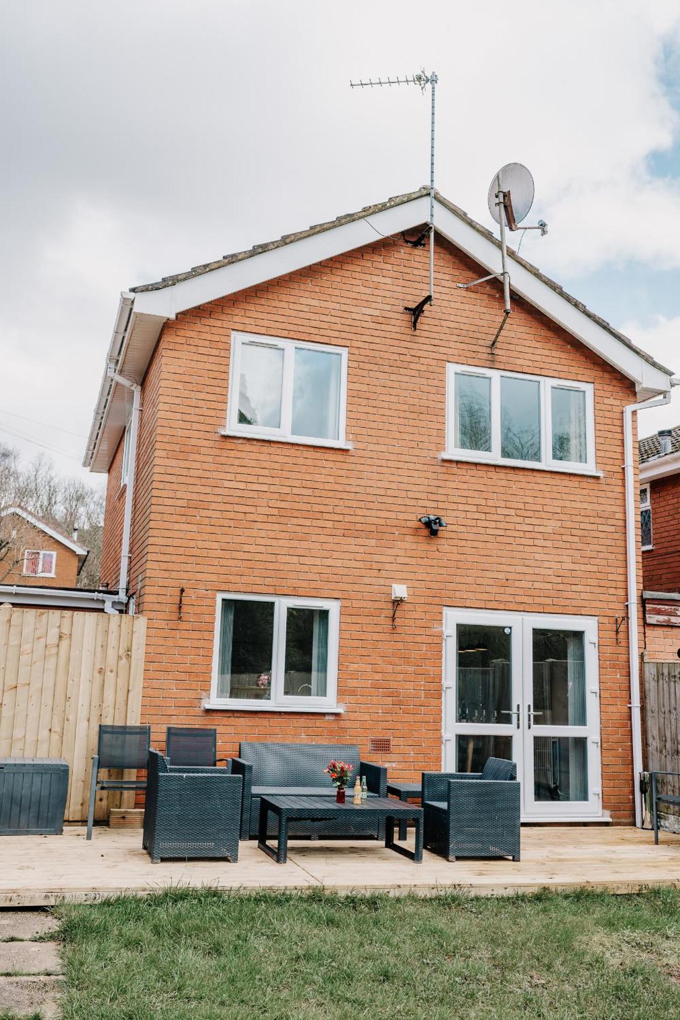Homely, Close By, Fast Wifi Contractors Family, Garden Holiday home Birmingham