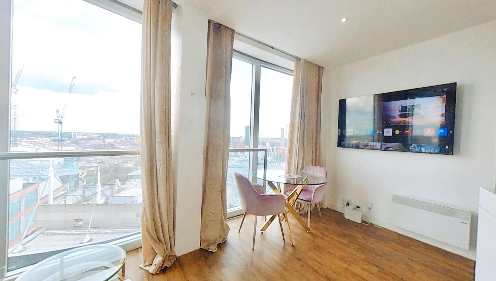 Apartment Metro Height