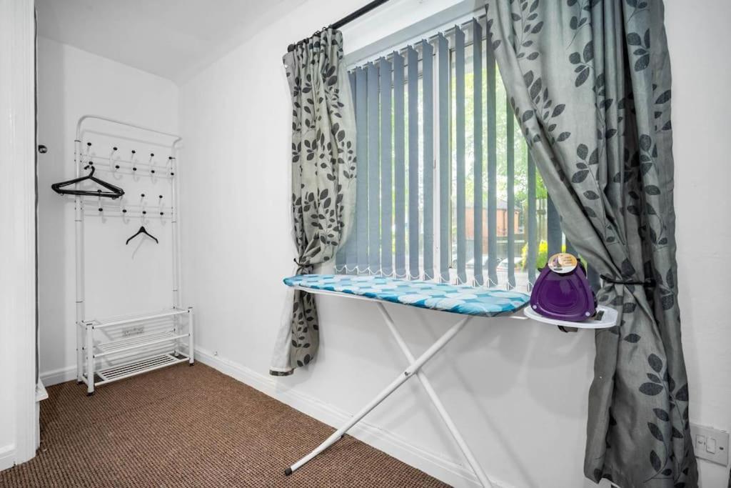 Holiday home Jlr, Nec, B'ham, Contractors