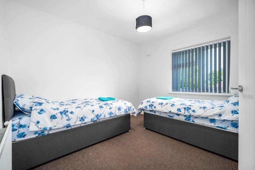 Holiday home Jlr, Nec, B'ham, Contractors *