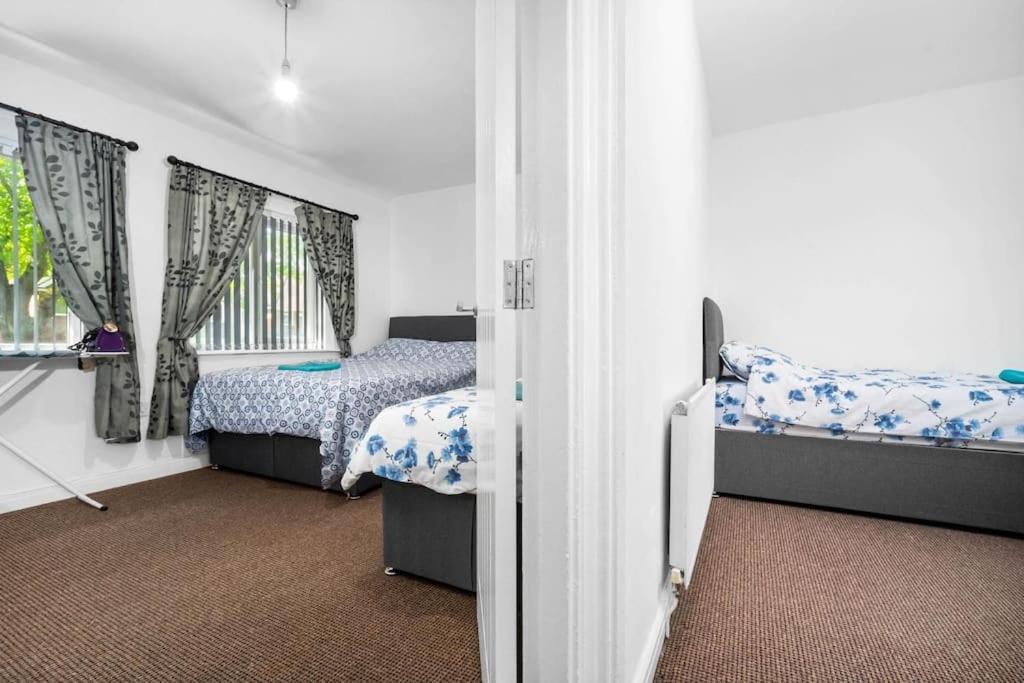 Holiday home Jlr, Nec, B'ham, Contractors *