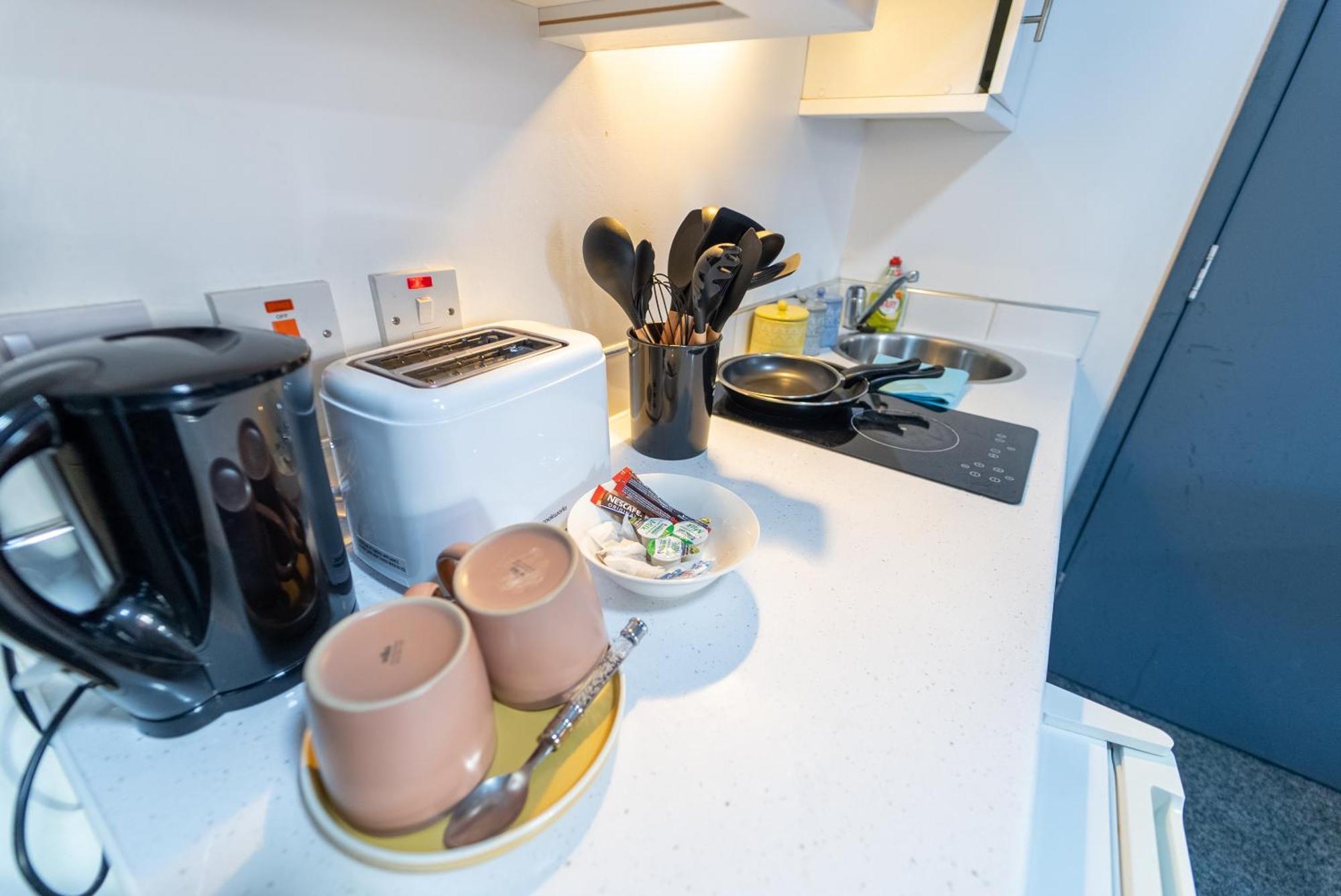 Guest house Sa Equipped 10 Mins From Centre And Next To Uob!