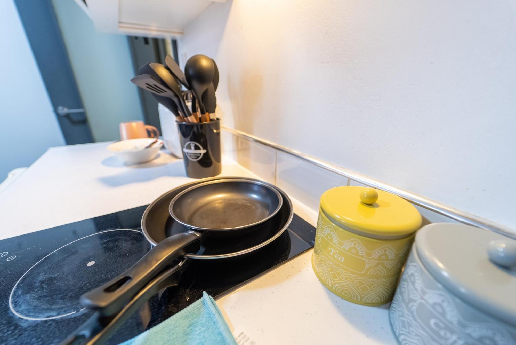 Guest house Sa Equipped 10 Mins From Centre And Next To Uob!