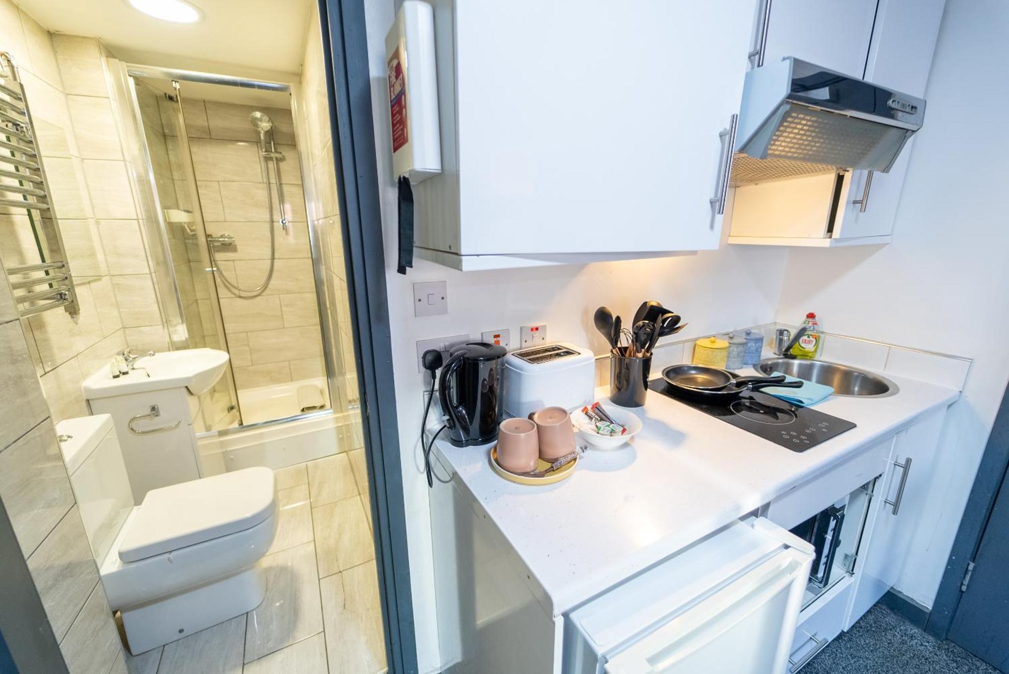 Guest house Sa Equipped 10 Mins From Centre And Next To Uob! *