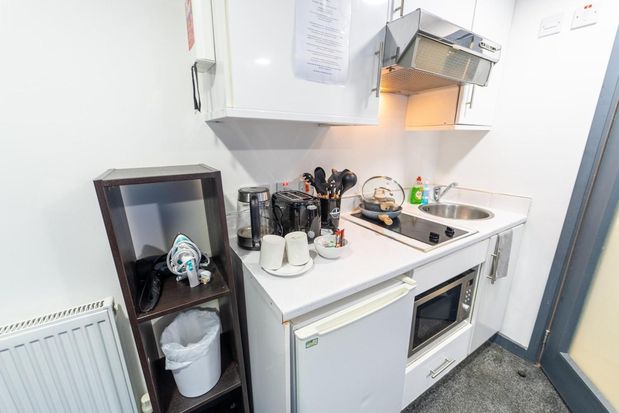 Sa Equipped 10 Mins From Centre And Next To Uob!