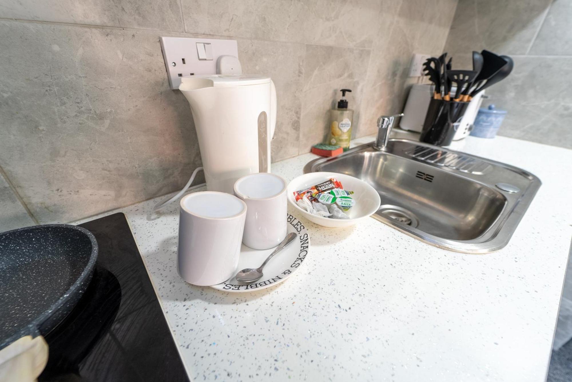 Sa Equipped 10 Mins From Centre And Next To Uob! Guest house *