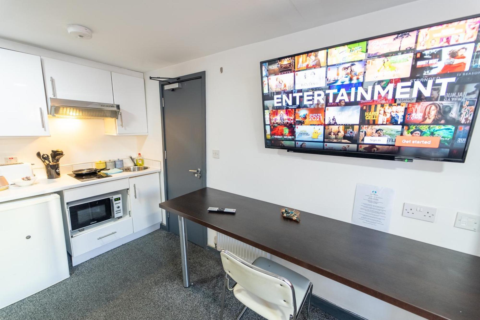 Sa Equipped 10 Mins From Centre And Next To Uob! Guest house