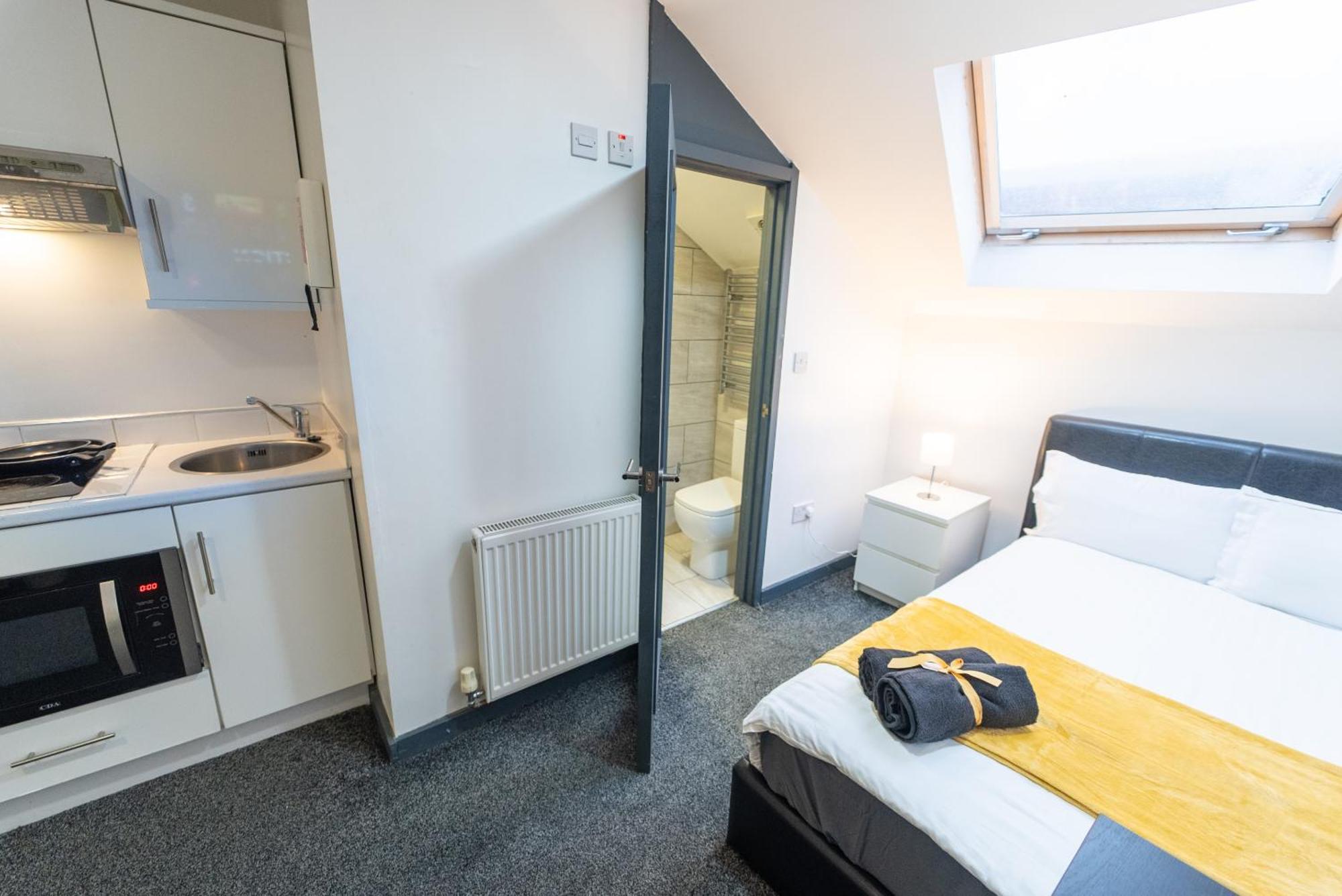 Sa Equipped 10 Mins From Centre And Next To Uob! *