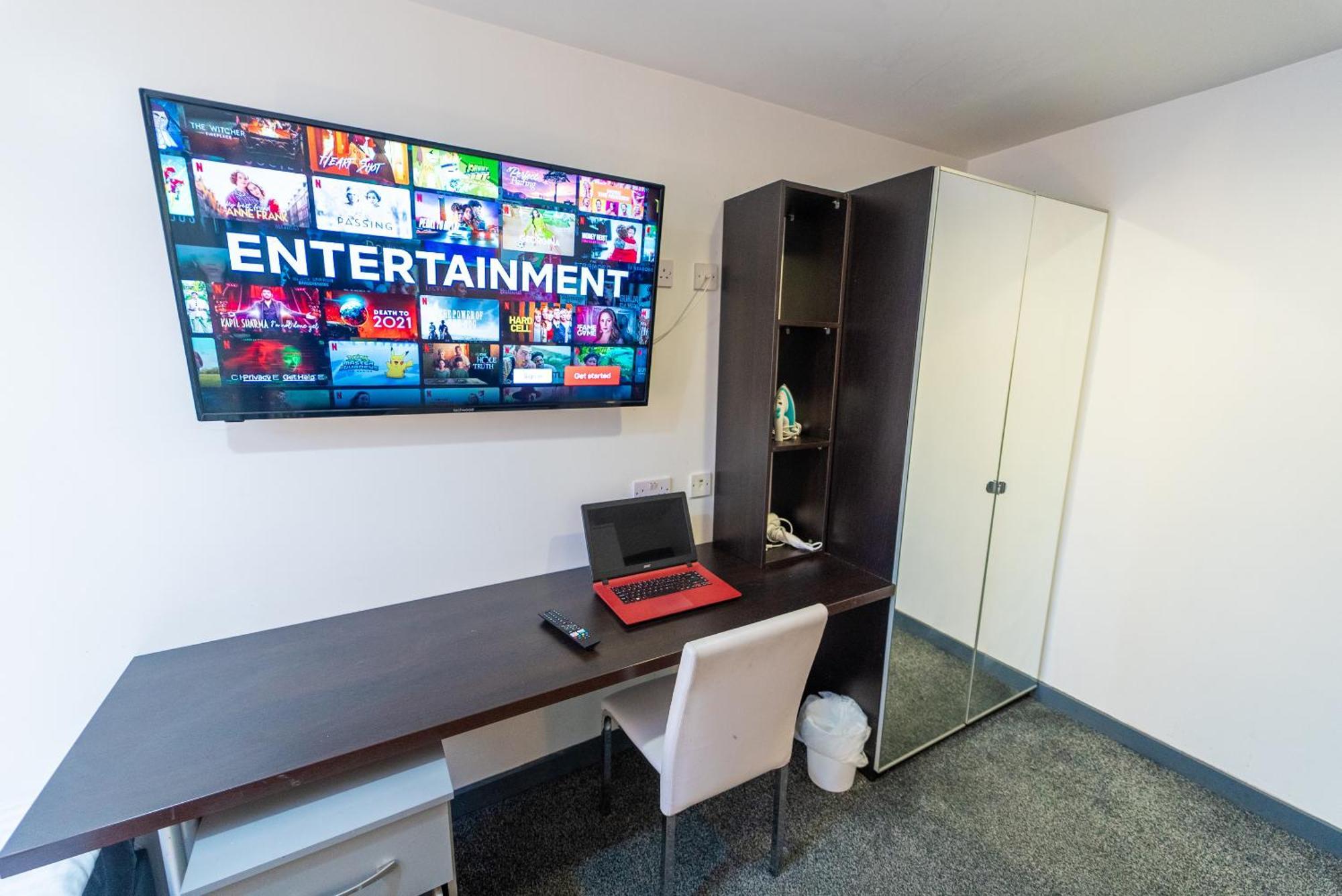 Guest house Sa Equipped 10 Mins From Centre And Next To Uob!