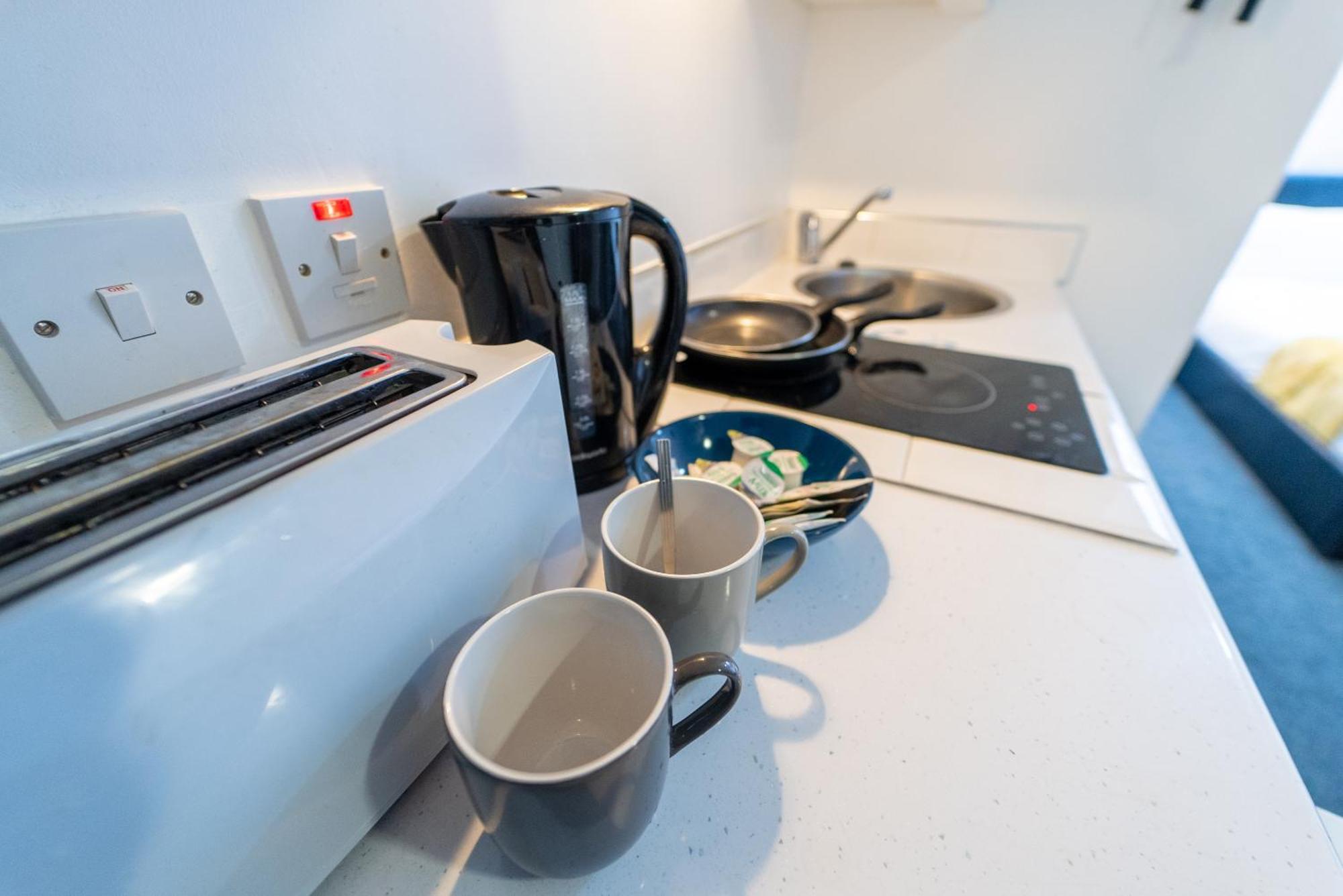 Sa Equipped 10 Mins From Centre And Next To Uob! Guest house *