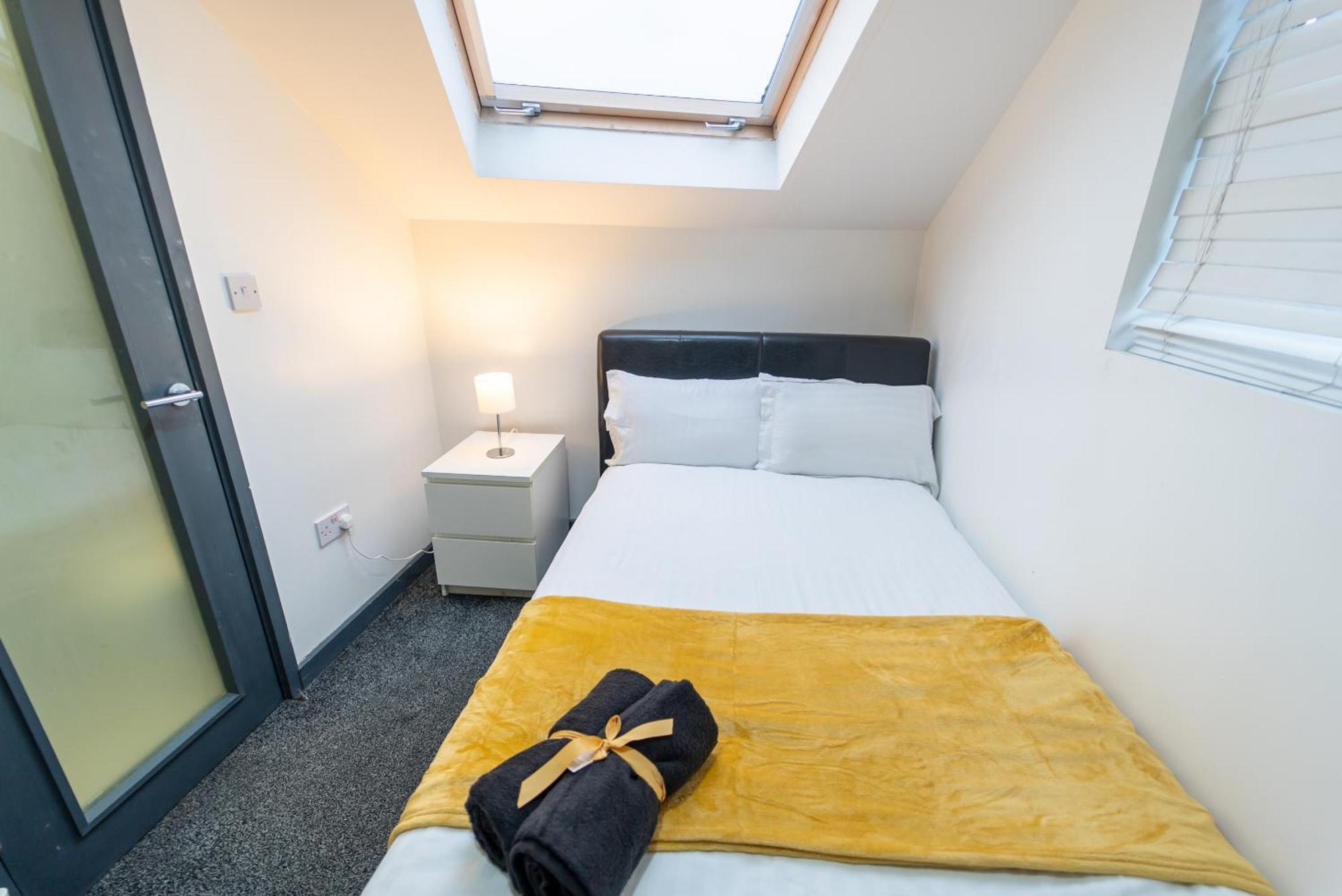 Sa Equipped 10 Mins From Centre And Next To Uob! * Birmingham