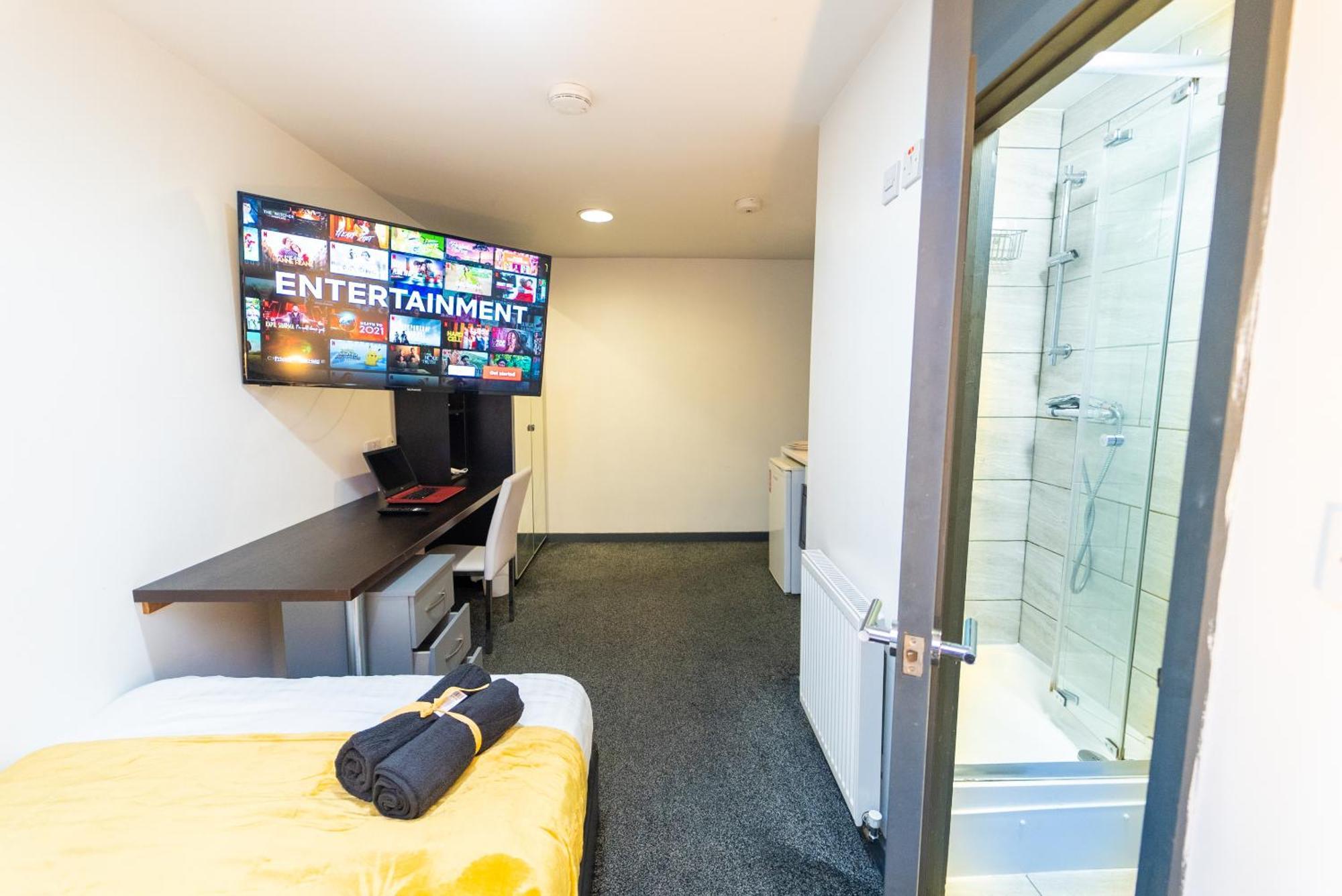 Sa Equipped 10 Mins From Centre And Next To Uob! Guest house