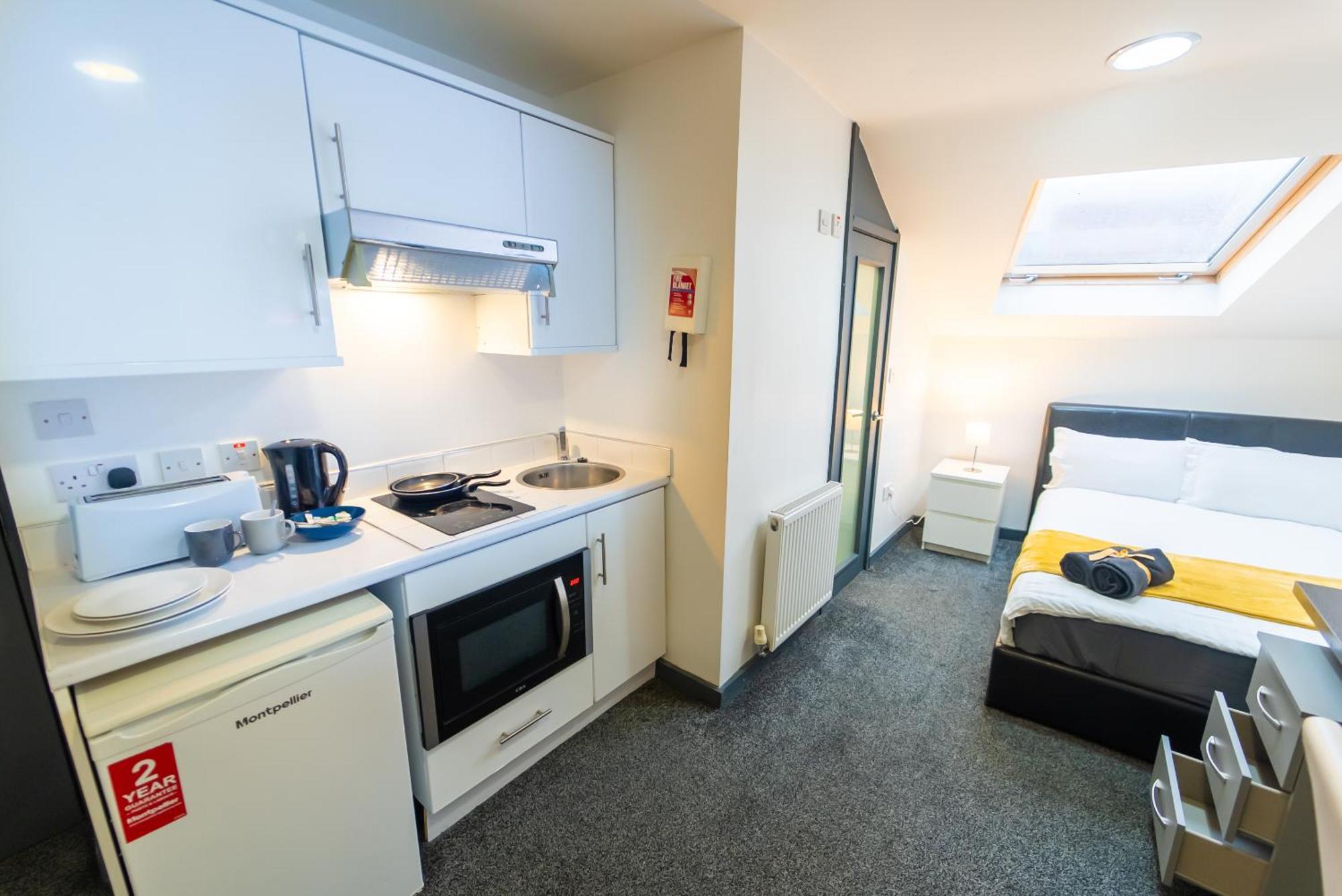 Sa Equipped 10 Mins From Centre And Next To Uob! *