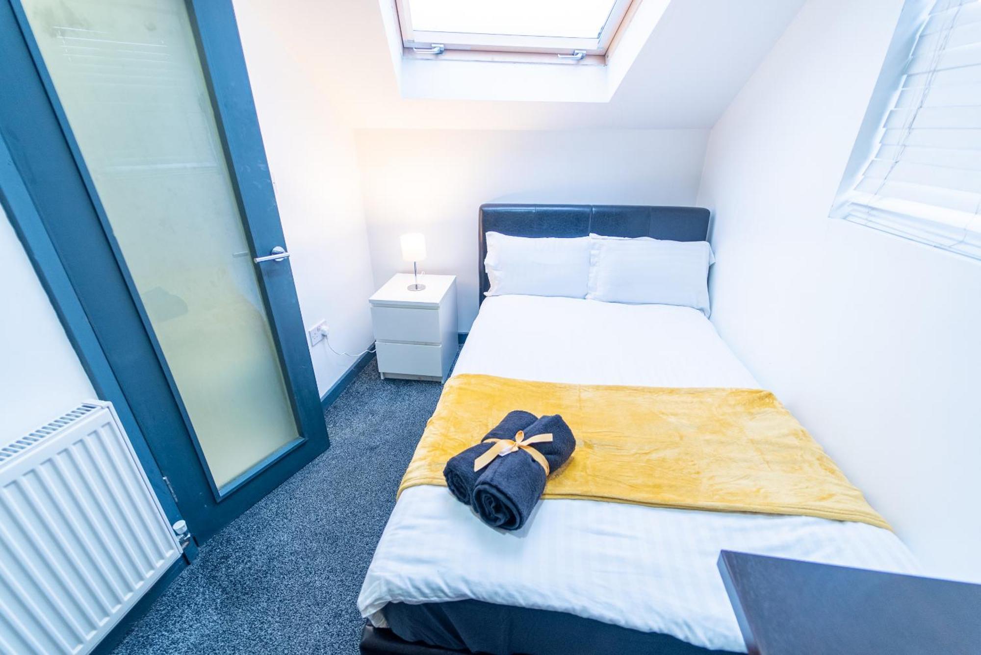 Sa Equipped 10 Mins From Centre And Next To Uob! *