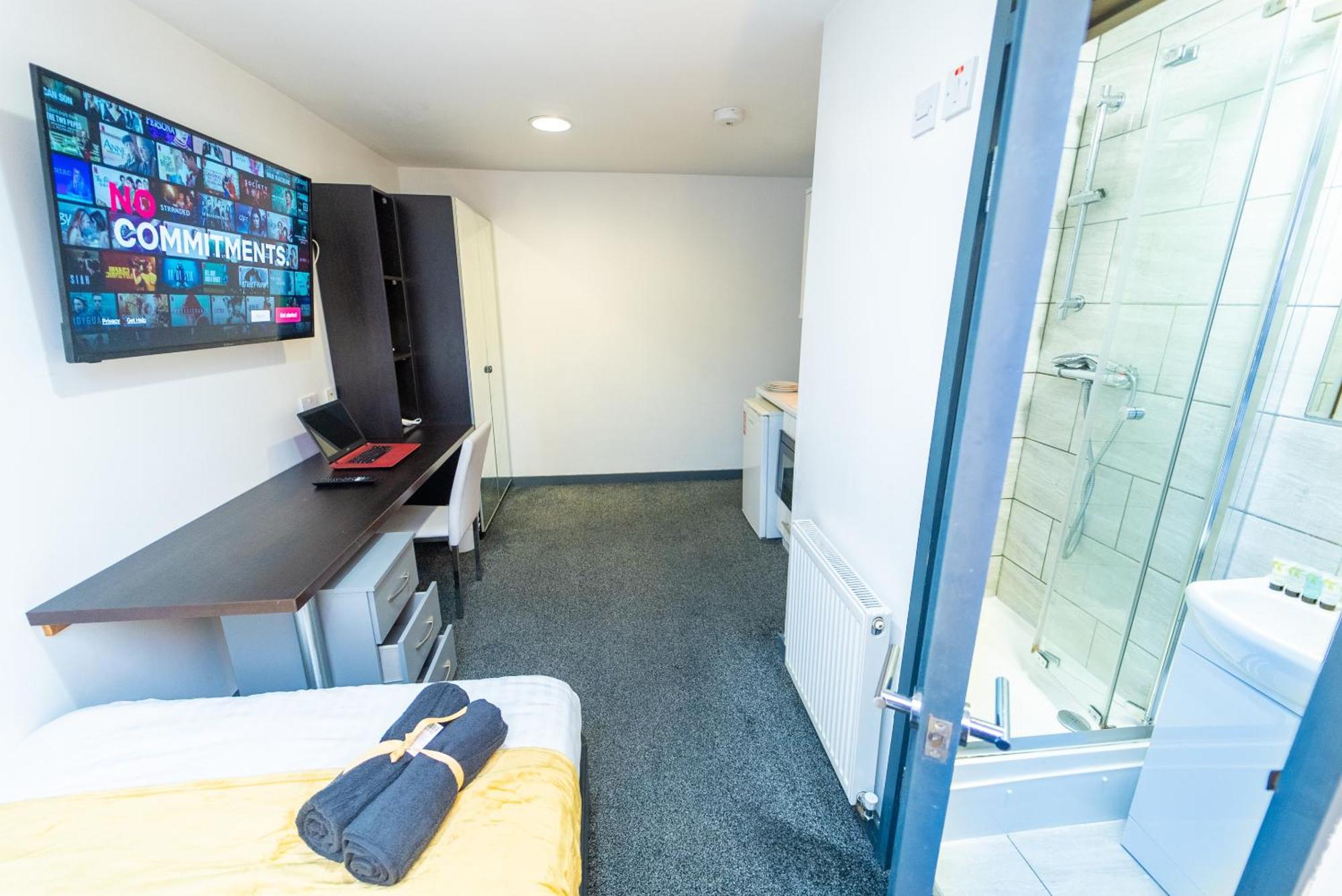 Sa Equipped 10 Mins From Centre And Next To Uob! Guest house *