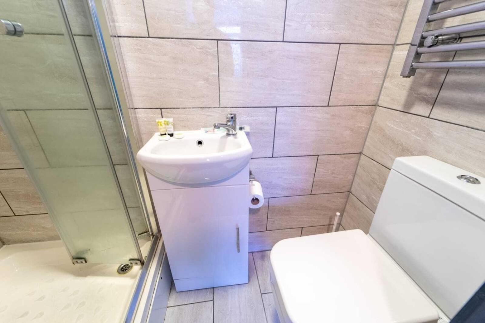 Sa Equipped 10 Mins From Centre And Next To Uob! Guest house Birmingham