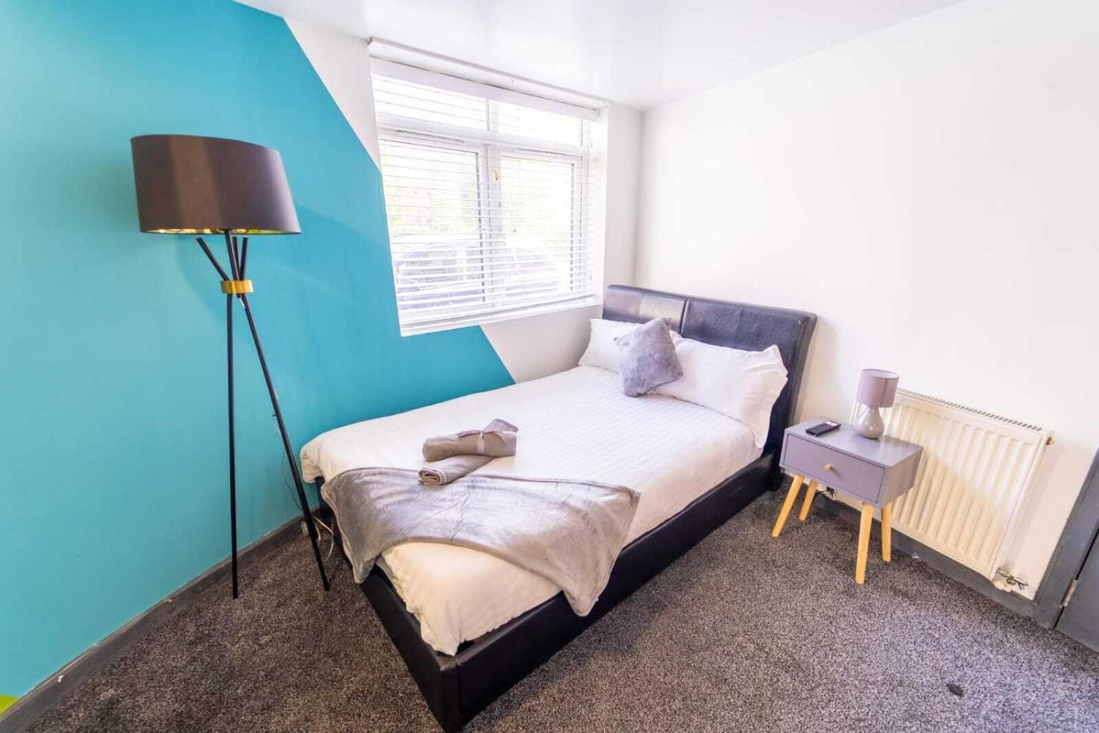 Guest house Sa Equipped 10 Mins From Centre And Next To Uob! *