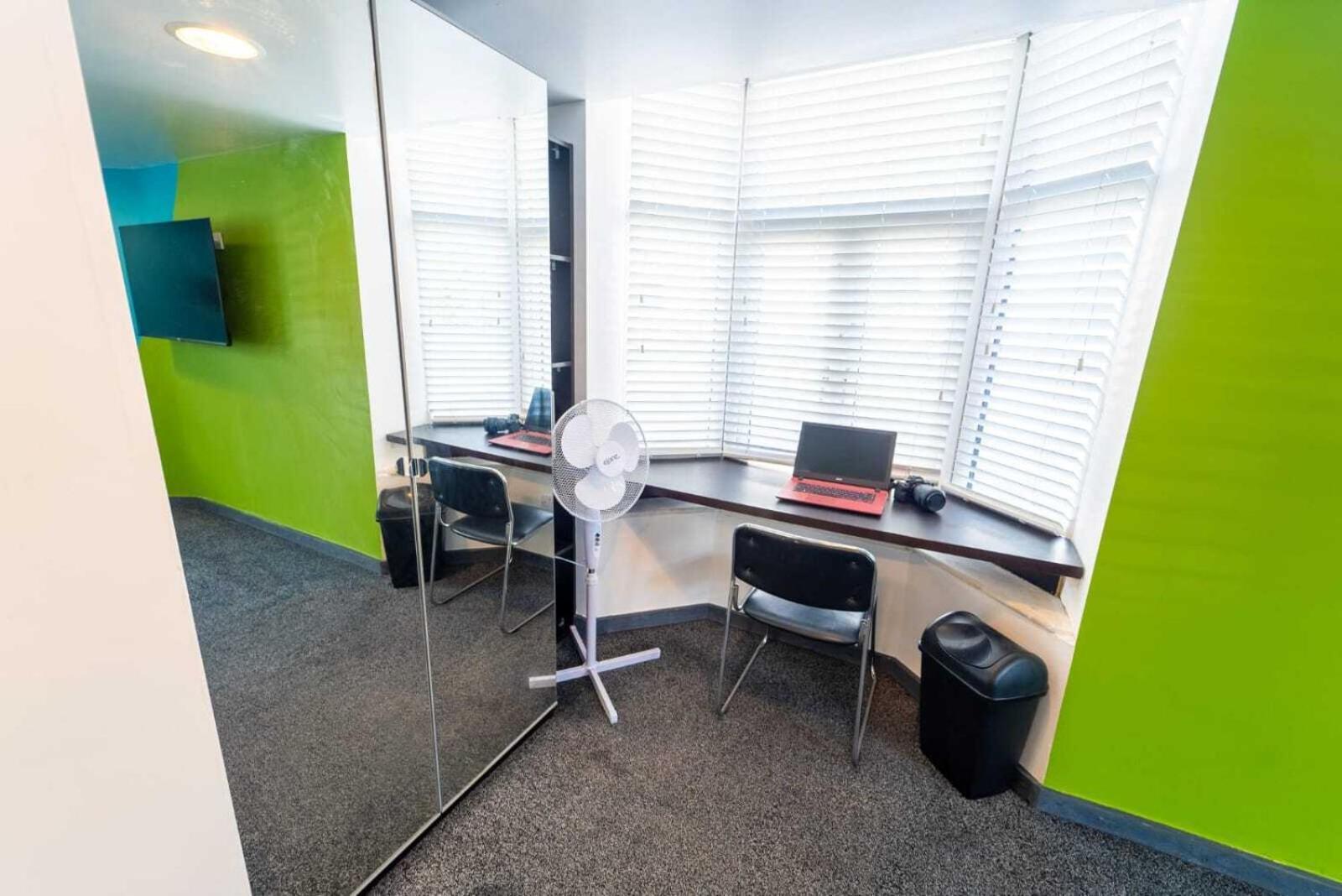 Sa Equipped 10 Mins From Centre And Next To Uob! *