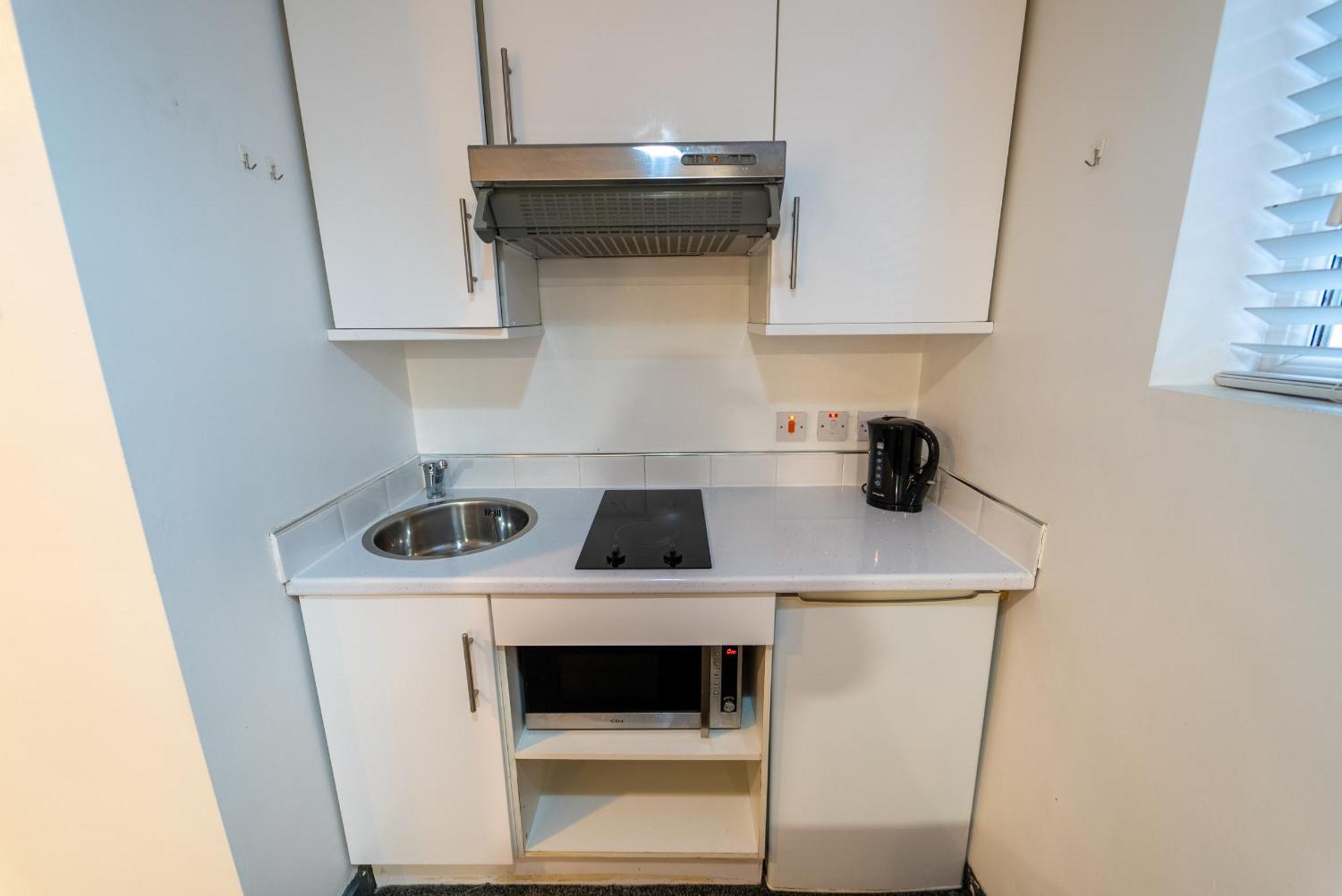 Sa Equipped 10 Mins From Centre And Next To Uob! Guest house *