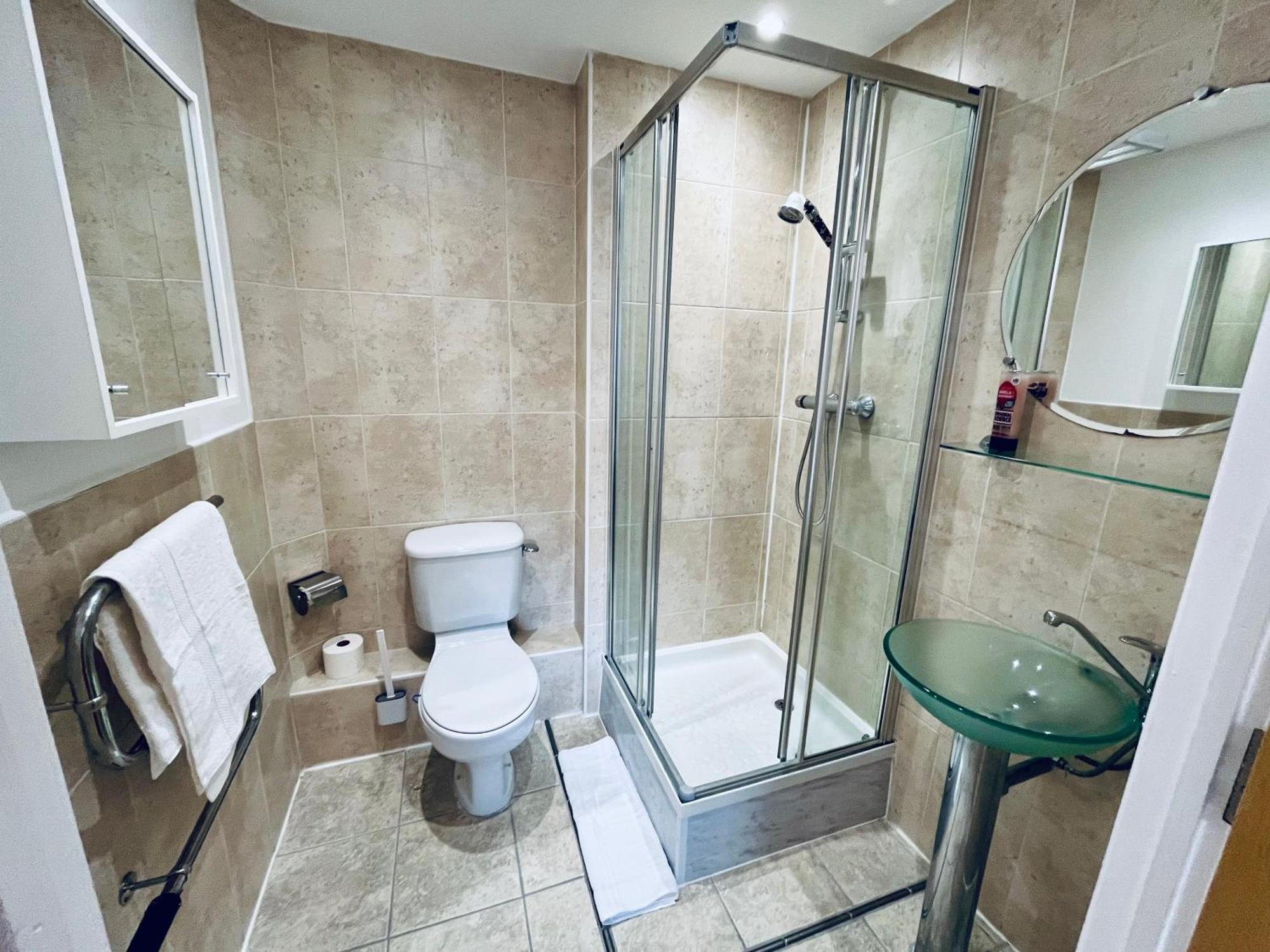 Exquisite Centre - Recently Refurbed - 2 Bed 2 Bath - Free Parking - Netflix Amazon Birmingham