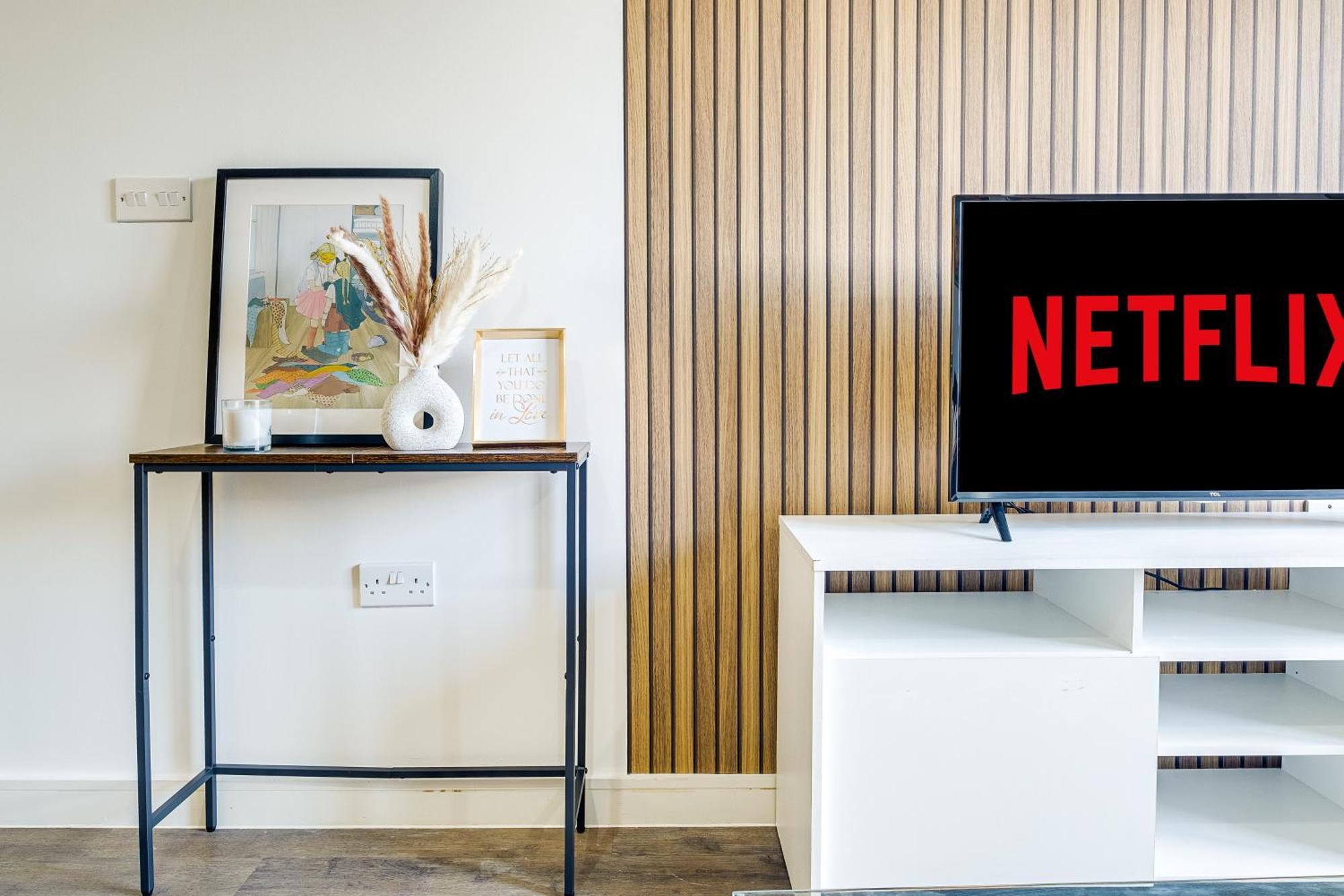 Centre Emerald Escape - Sleeps-6, 2beds & 2baths , Netflix , Free Internet Apartment