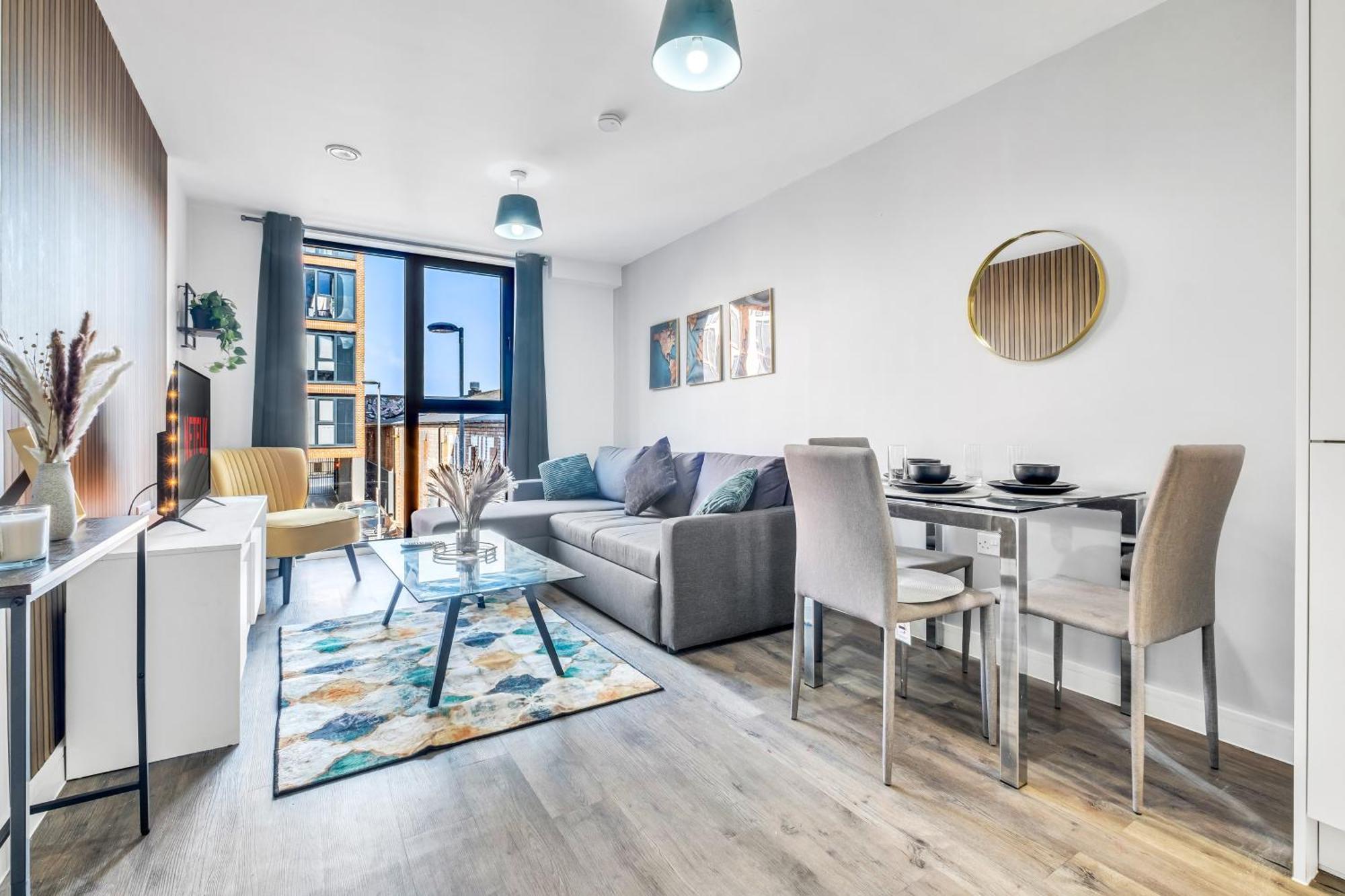 Apartment Centre Emerald Escape - Sleeps-6, 2beds & 2baths , Netflix , Free Internet