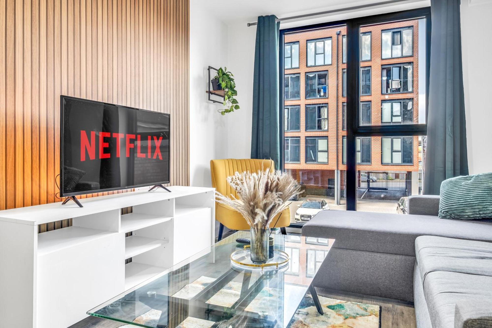 Centre Emerald Escape - Sleeps-6, 2beds & 2baths , Netflix , Free Internet