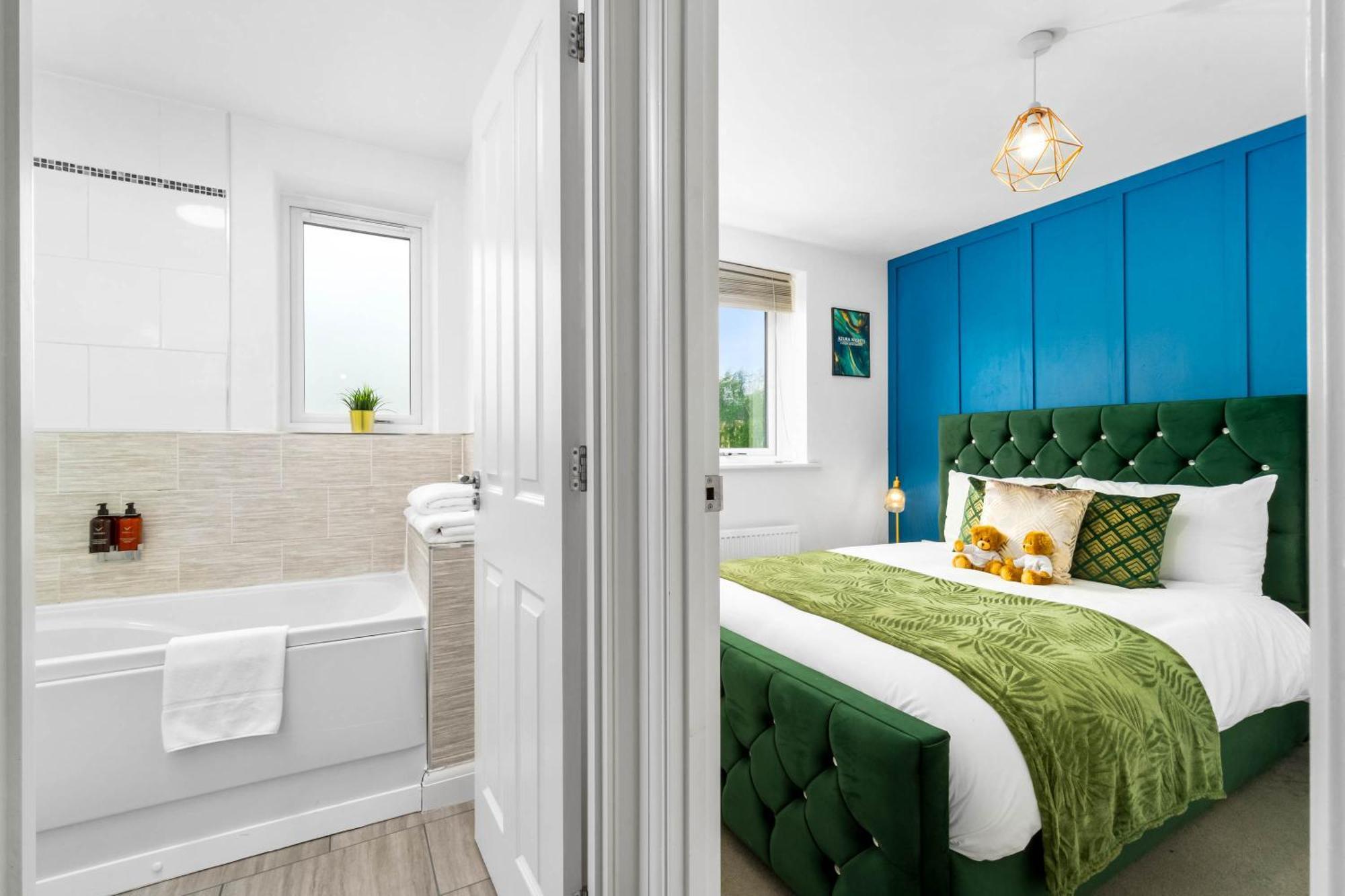 Holiday home Lavish 3 Bedroom House With Ensuite And Parking By Azura Nights Birmingham