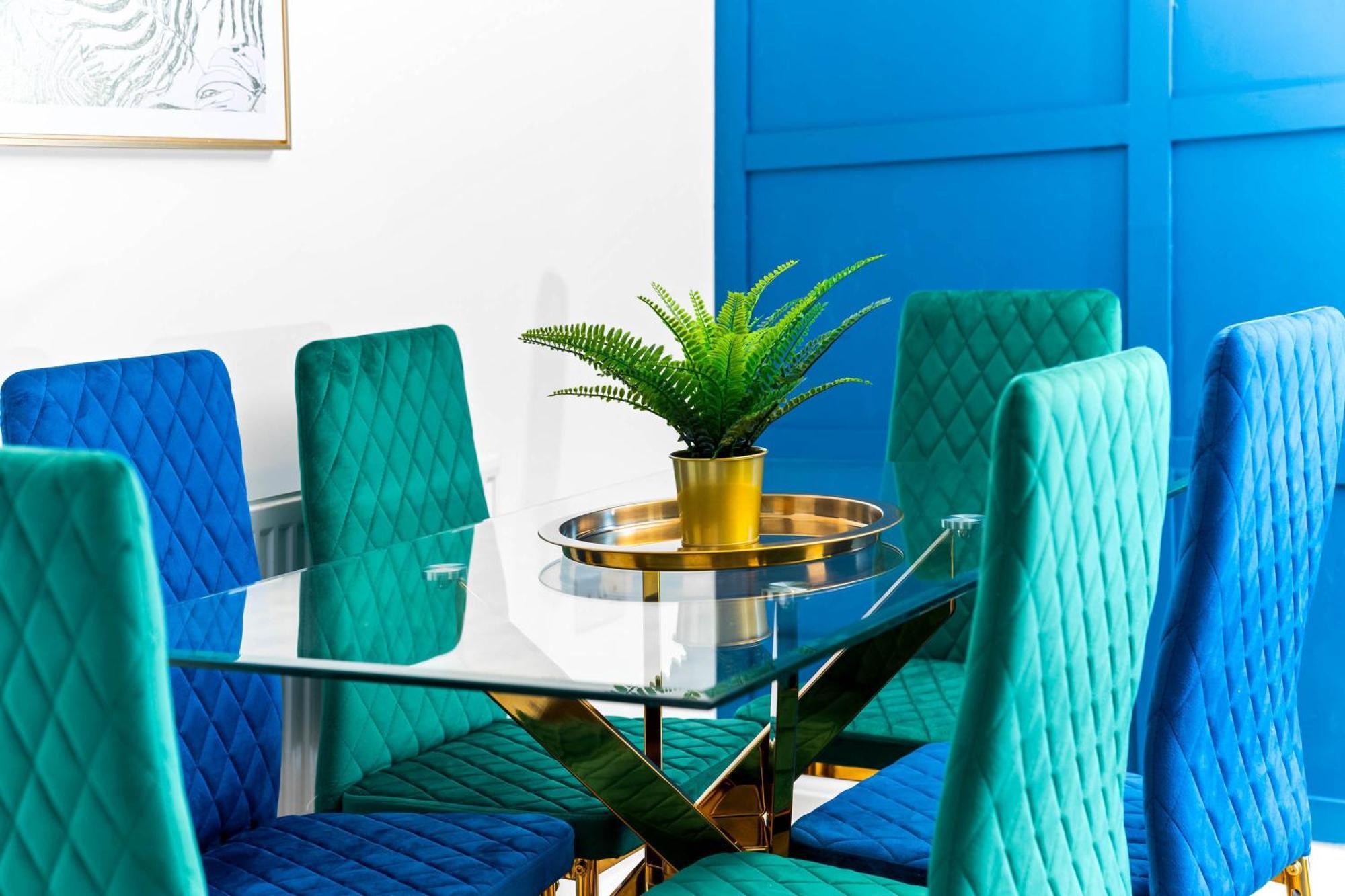 Lavish 3 Bedroom House With Ensuite And Parking By Azura Nights Birmingham