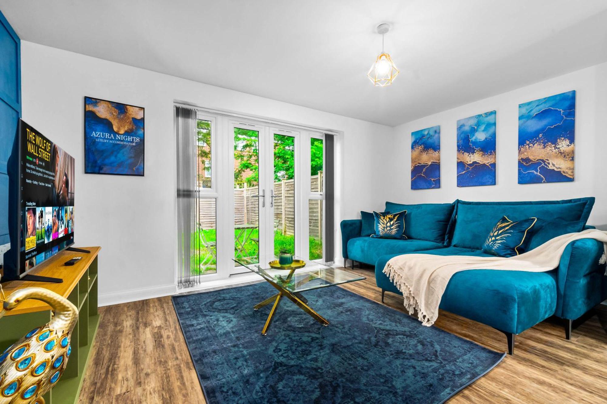 Lavish 3 Bedroom House With Ensuite And Parking By Azura Nights Birmingham