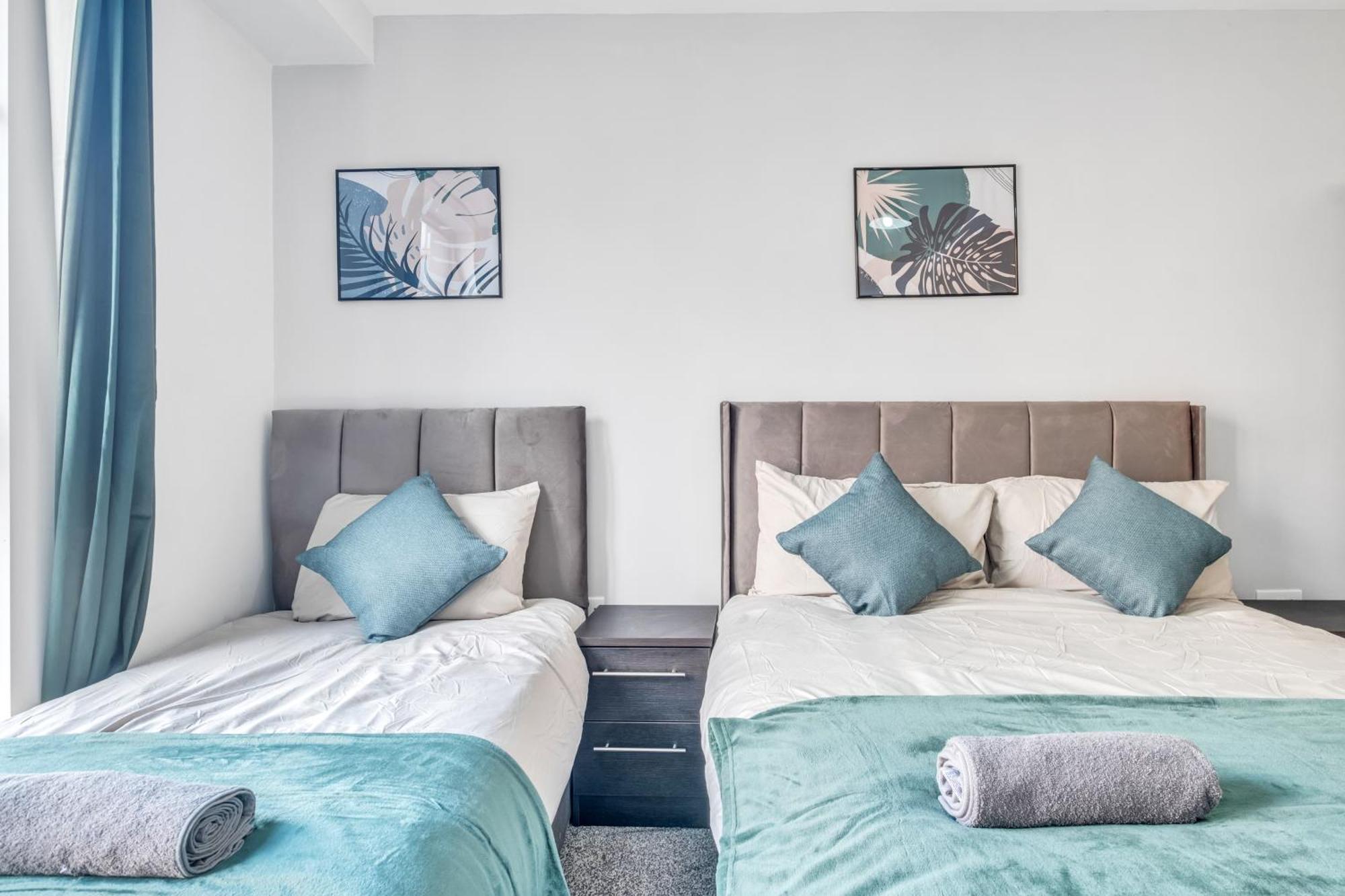 Centre Emerald Escape - Sleeps-6, 2beds & 2baths , Netflix , Free Internet Apartment *