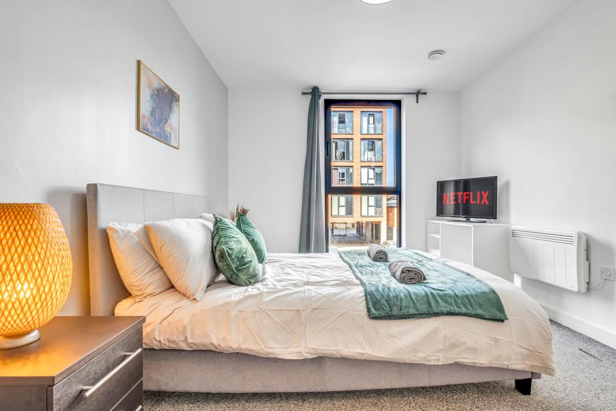 Apartment Centre Emerald Escape - Sleeps-6, 2beds & 2baths , Netflix , Free Internet