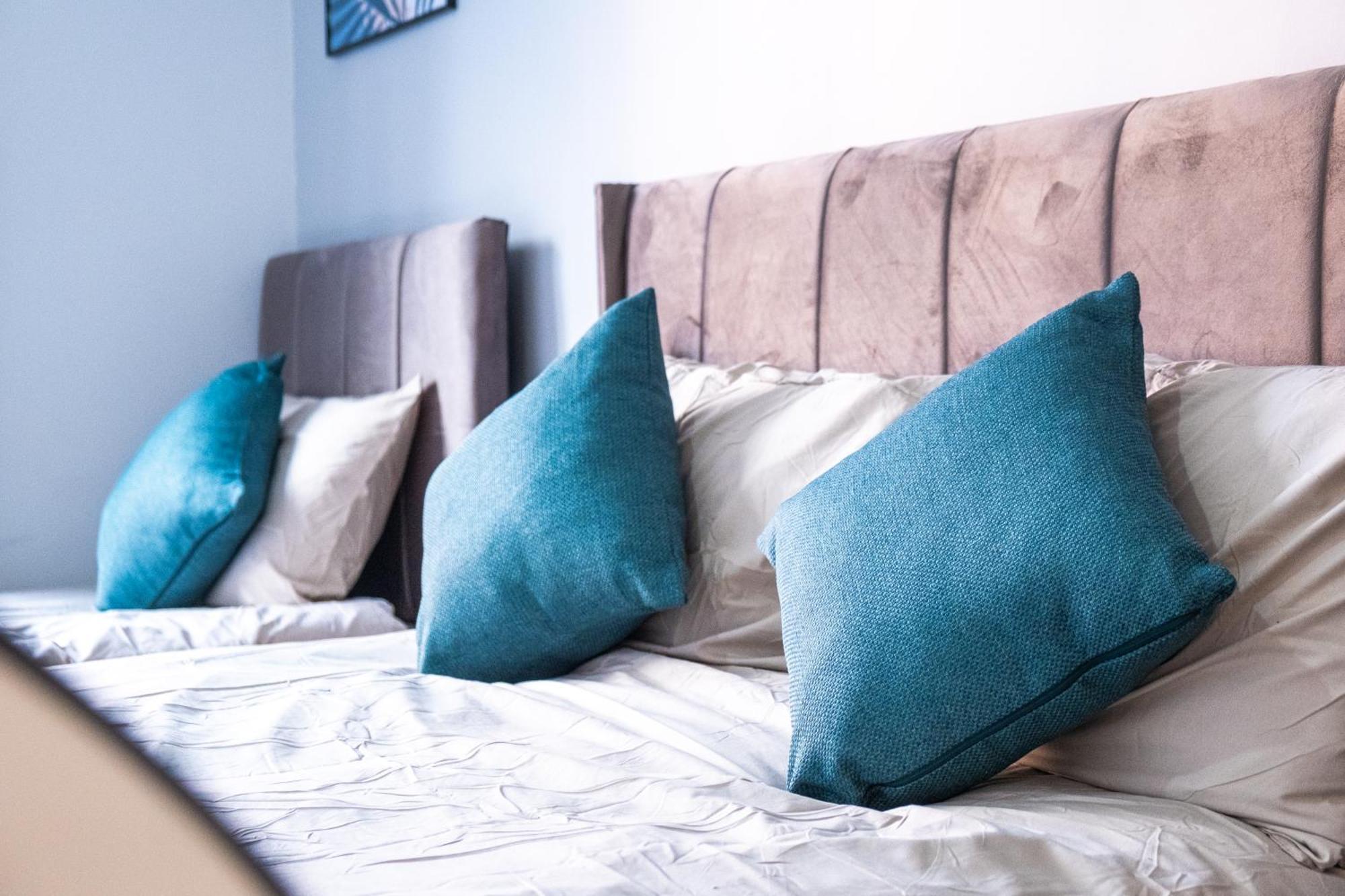 Centre Emerald Escape - Sleeps-6, 2beds & 2baths , Netflix , Free Internet * Birmingham