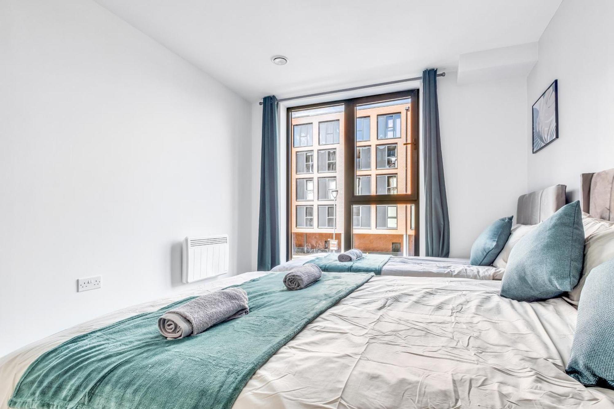 Centre Emerald Escape - Sleeps-6, 2beds & 2baths , Netflix , Free Internet Apartment *