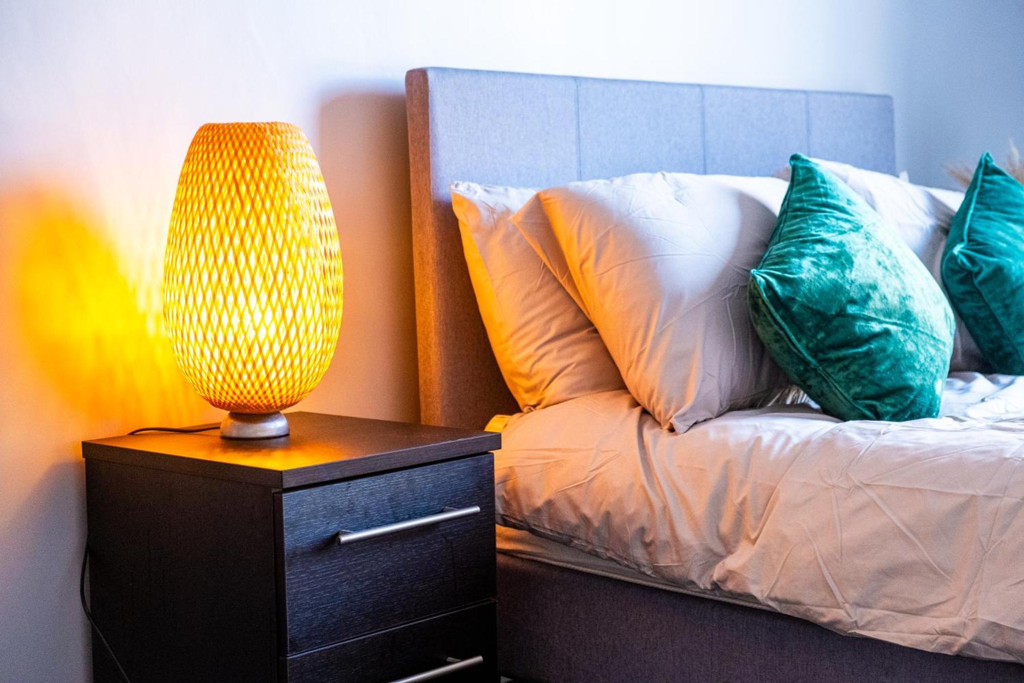 Centre Emerald Escape - Sleeps-6, 2beds & 2baths , Netflix , Free Internet *