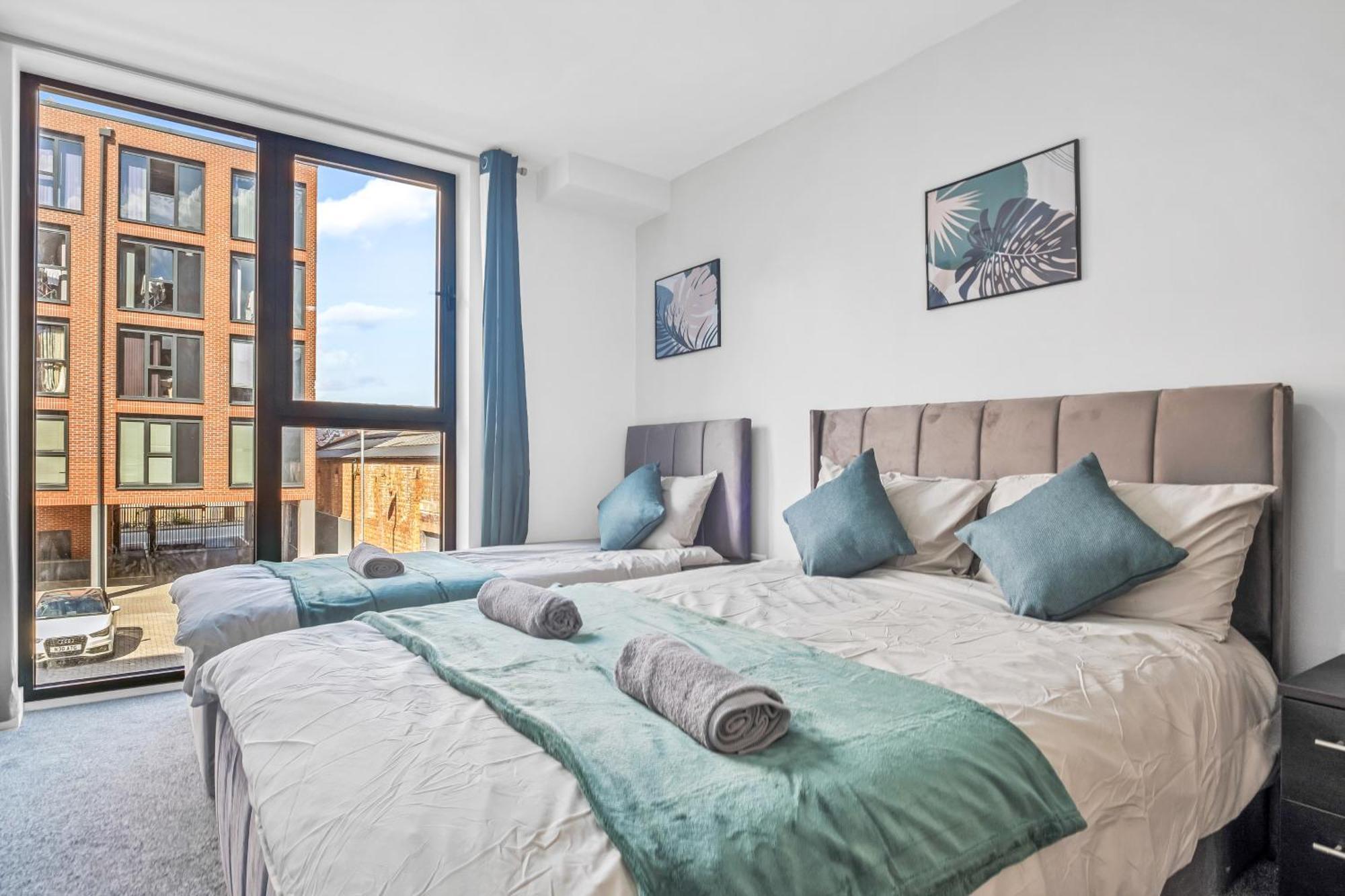 Apartment Centre Emerald Escape - Sleeps-6, 2beds & 2baths , Netflix , Free Internet