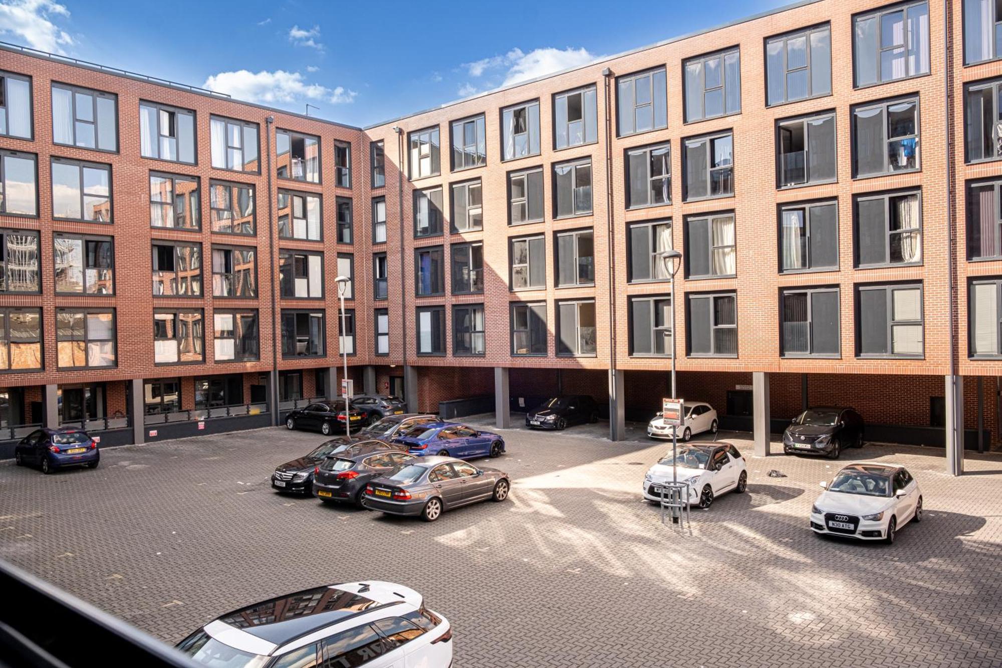 Centre Emerald Escape - Sleeps-6, 2beds & 2baths , Netflix , Free Internet * Birmingham