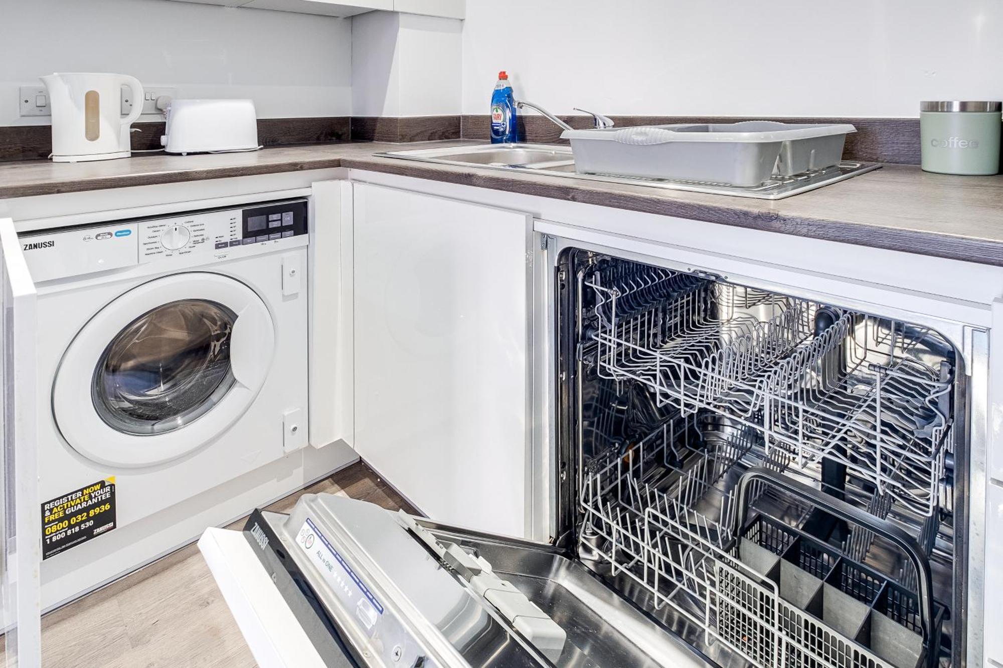 Centre Emerald Escape - Sleeps-6, 2beds & 2baths , Netflix , Free Internet * Birmingham