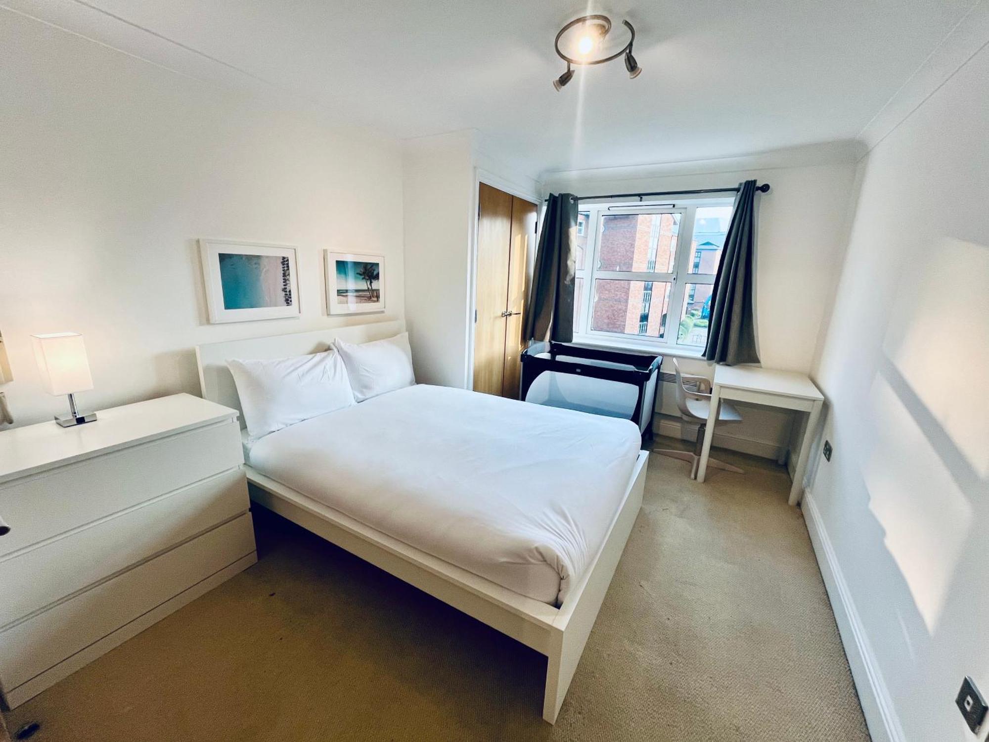 Exquisite Centre - Recently Refurbed - 2 Bed 2 Bath - Free Parking - Netflix Amazon *