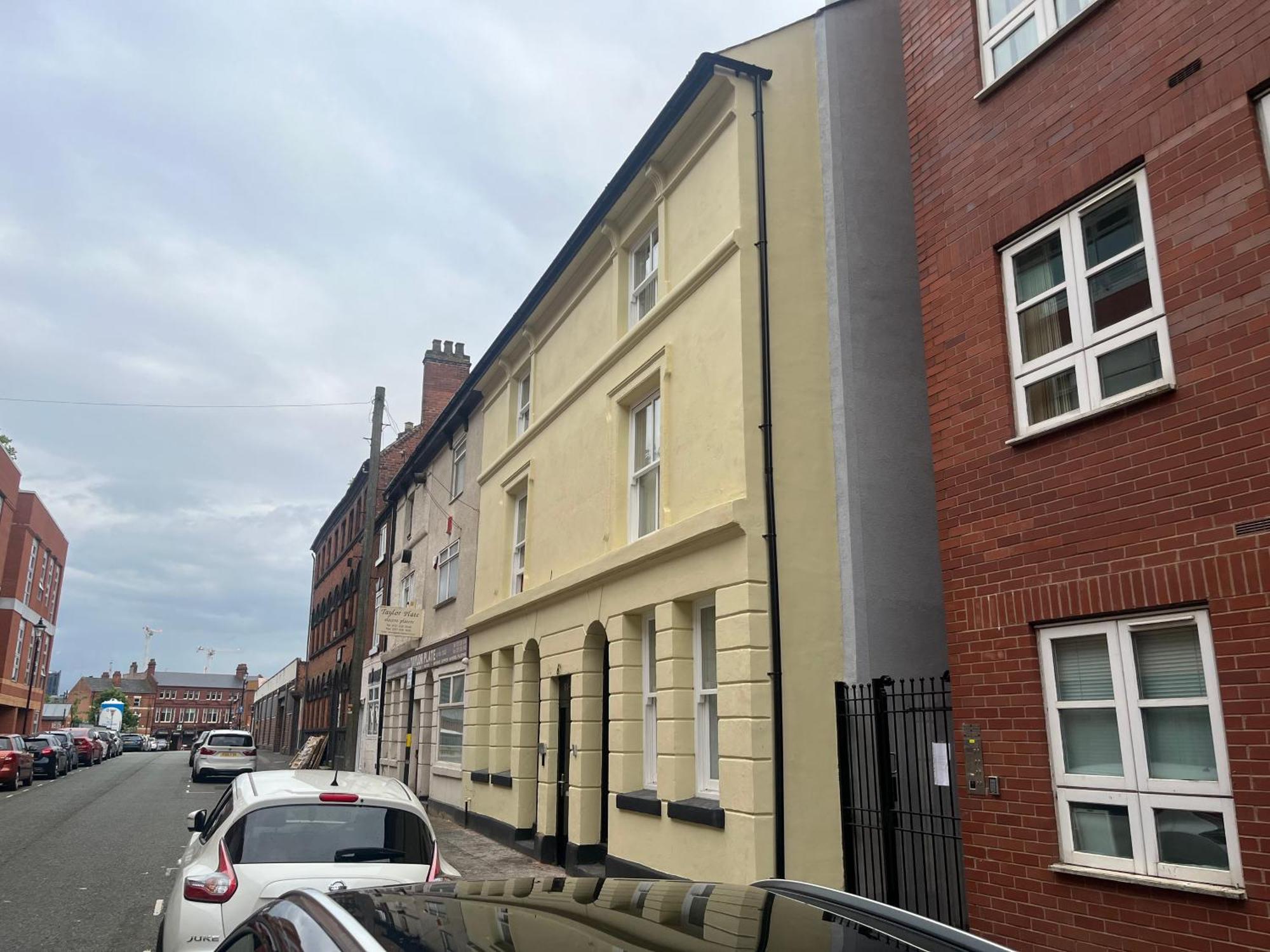 Spacious Quirky In With Free Wi-fi, Parking