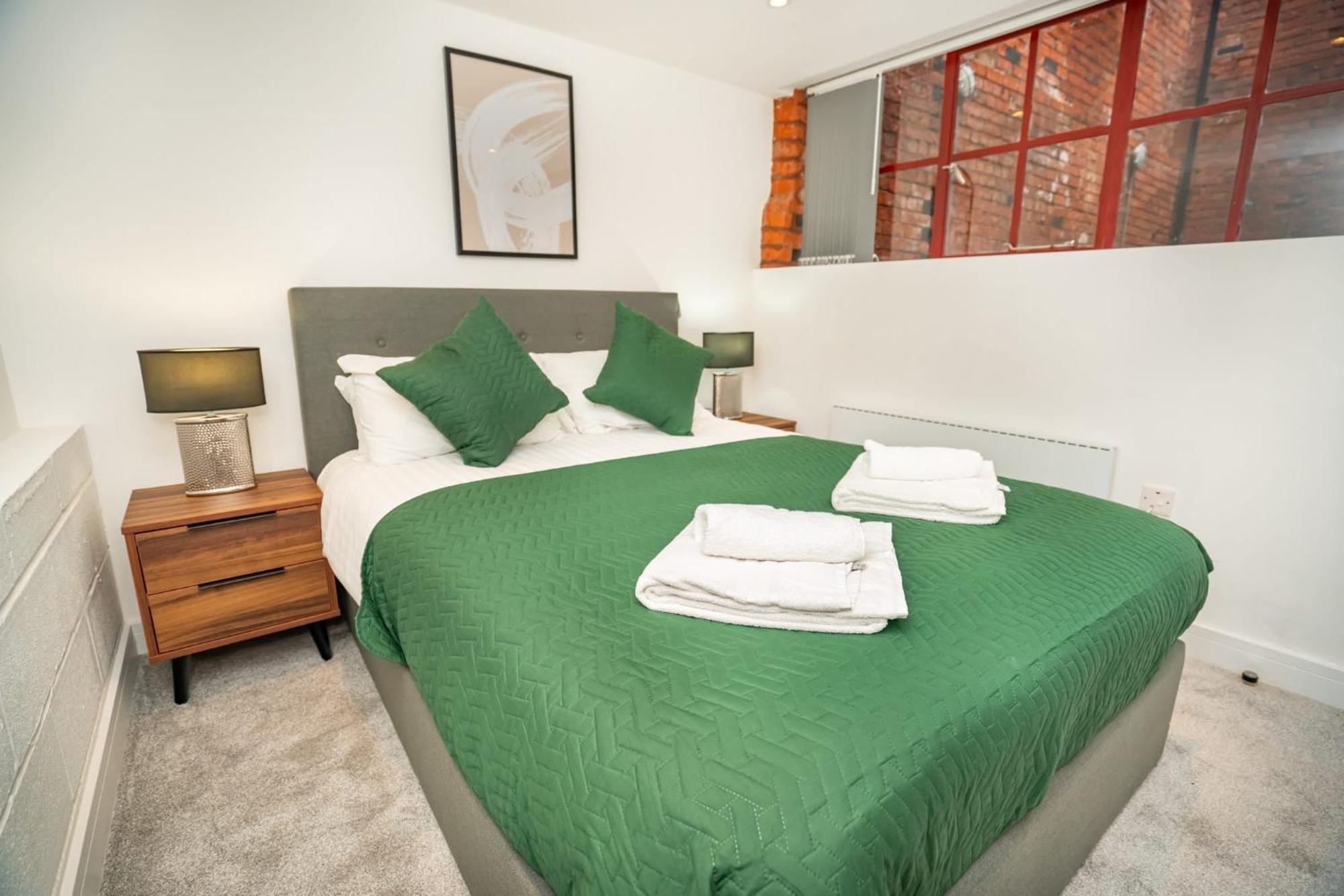 Stunning 2 Bed Warehouse Apartment, Birmingham