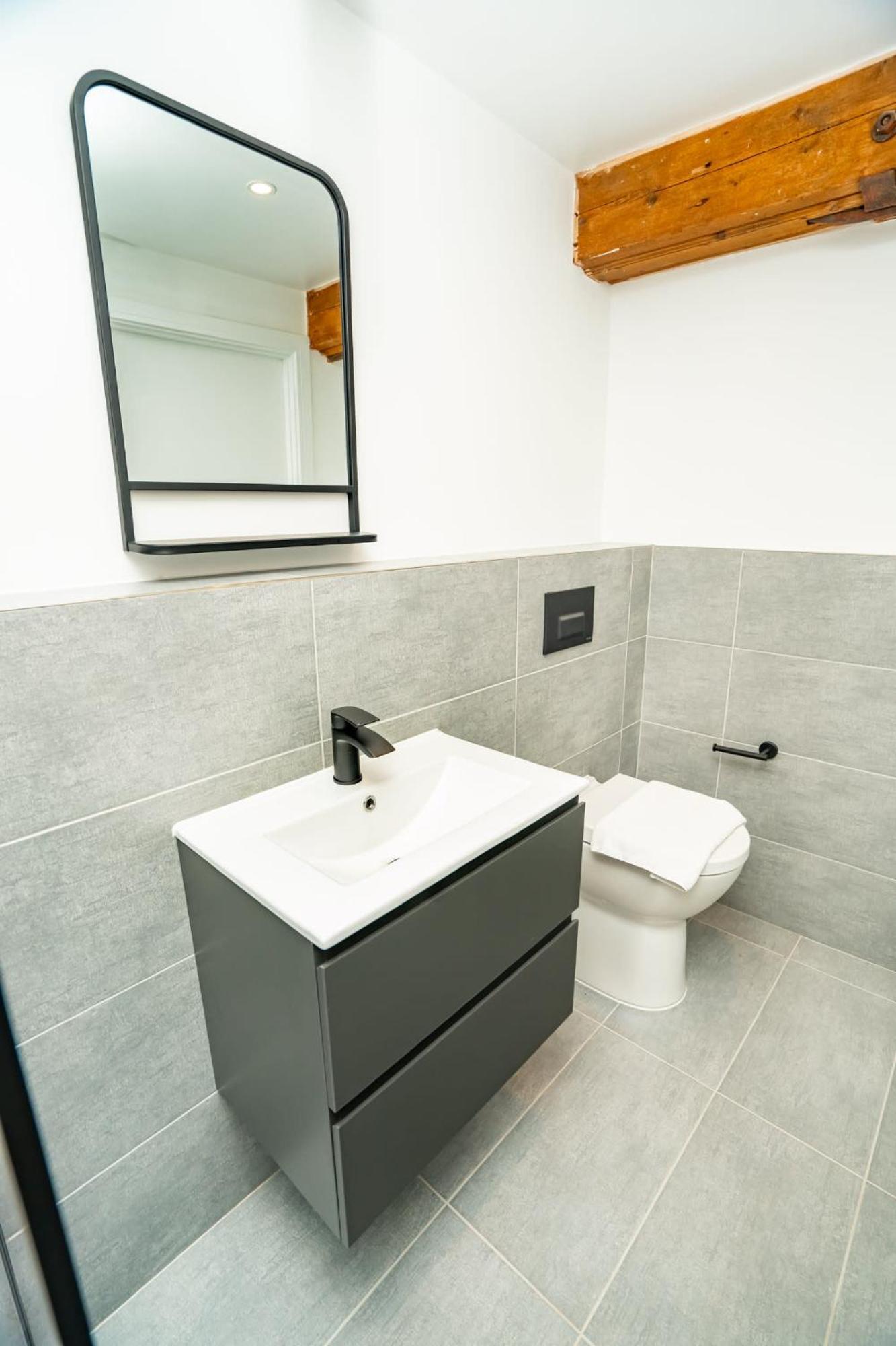 Stunning 2 Bed Warehouse Apartment, * Birmingham