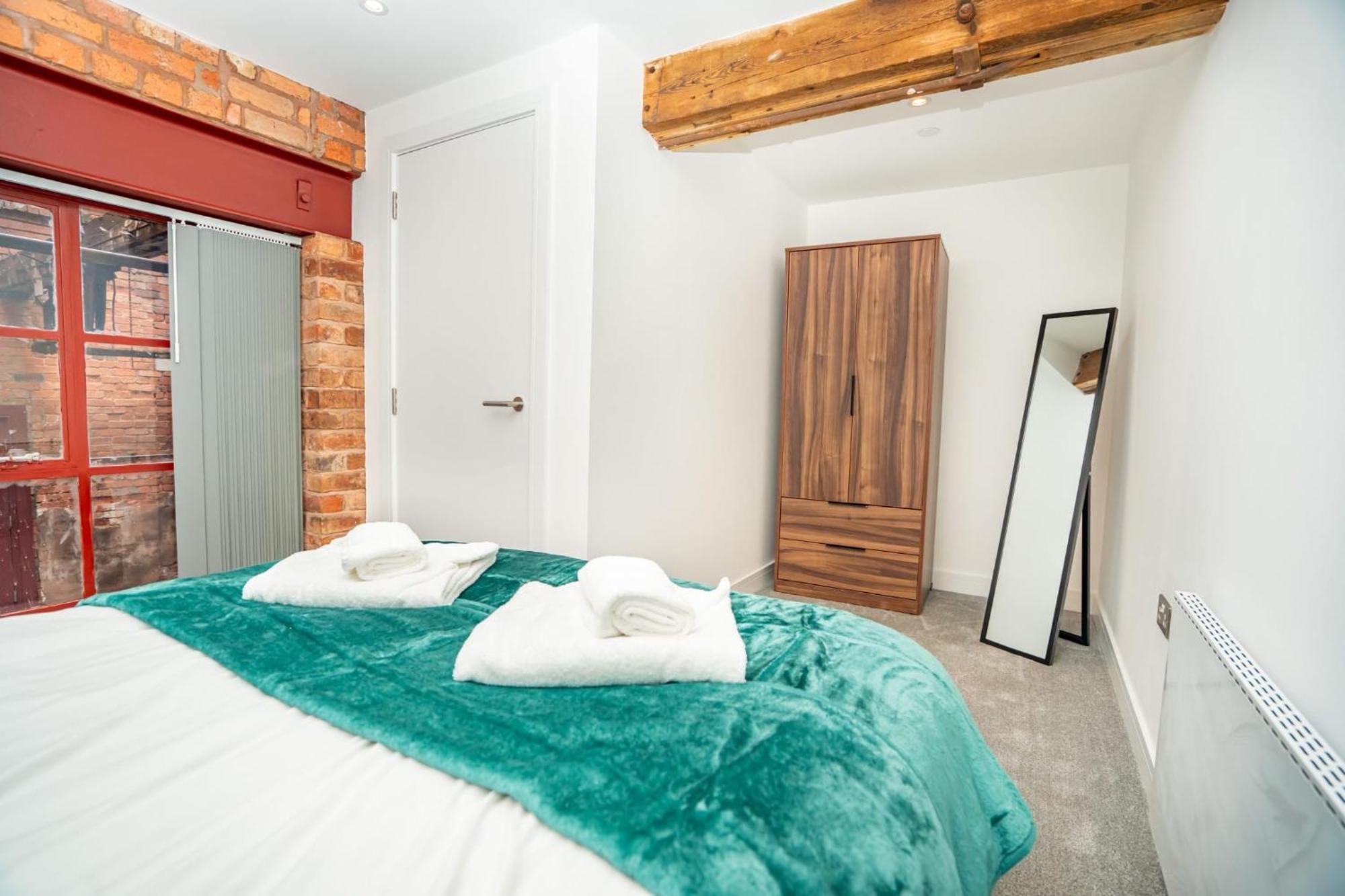Stunning 2 Bed Warehouse Apartment, Birmingham